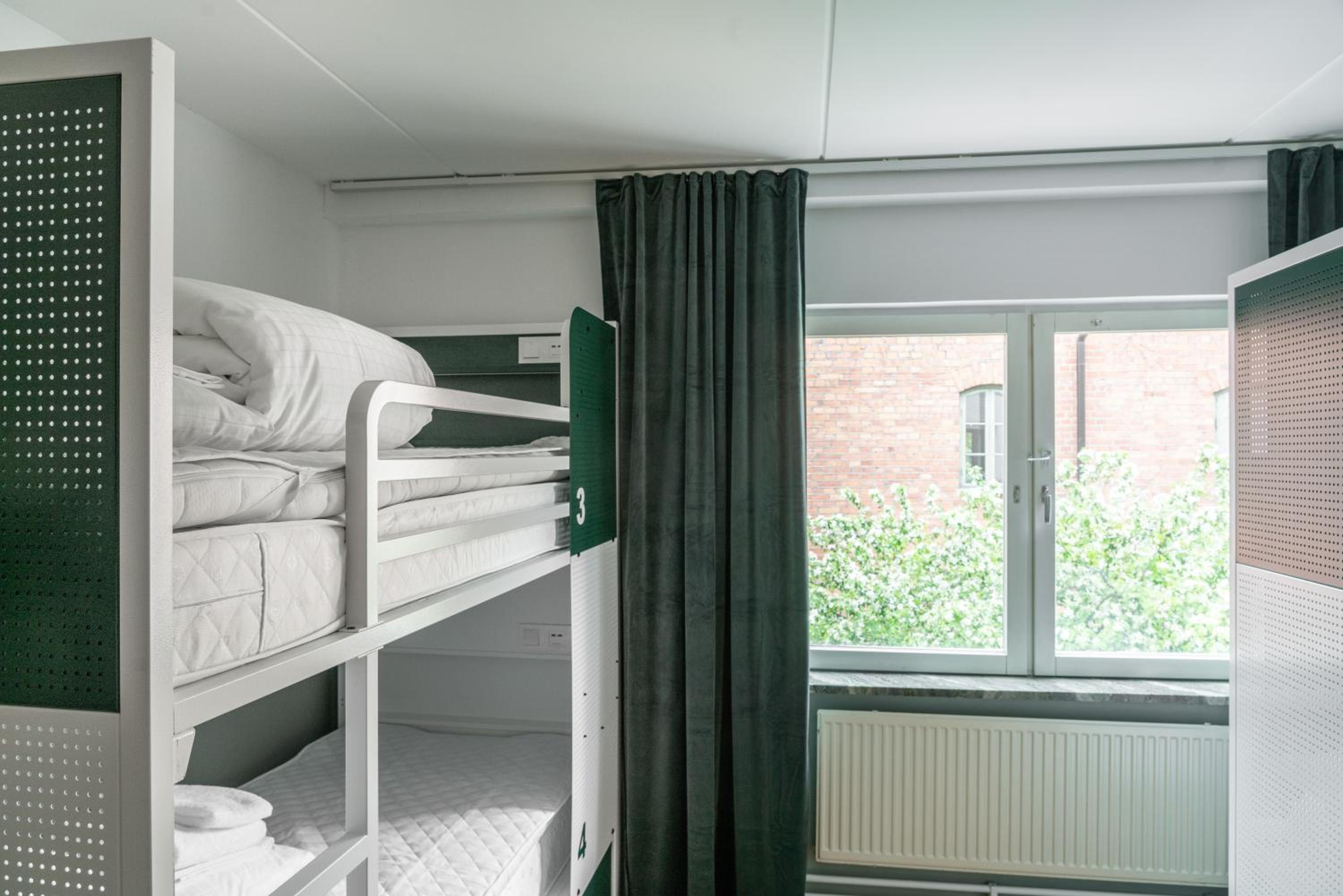 6-Bed Room - Photo 10