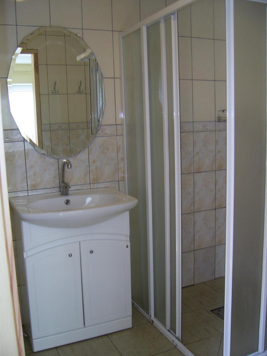 Double or Twin Room with Shared Bathroom photo 1