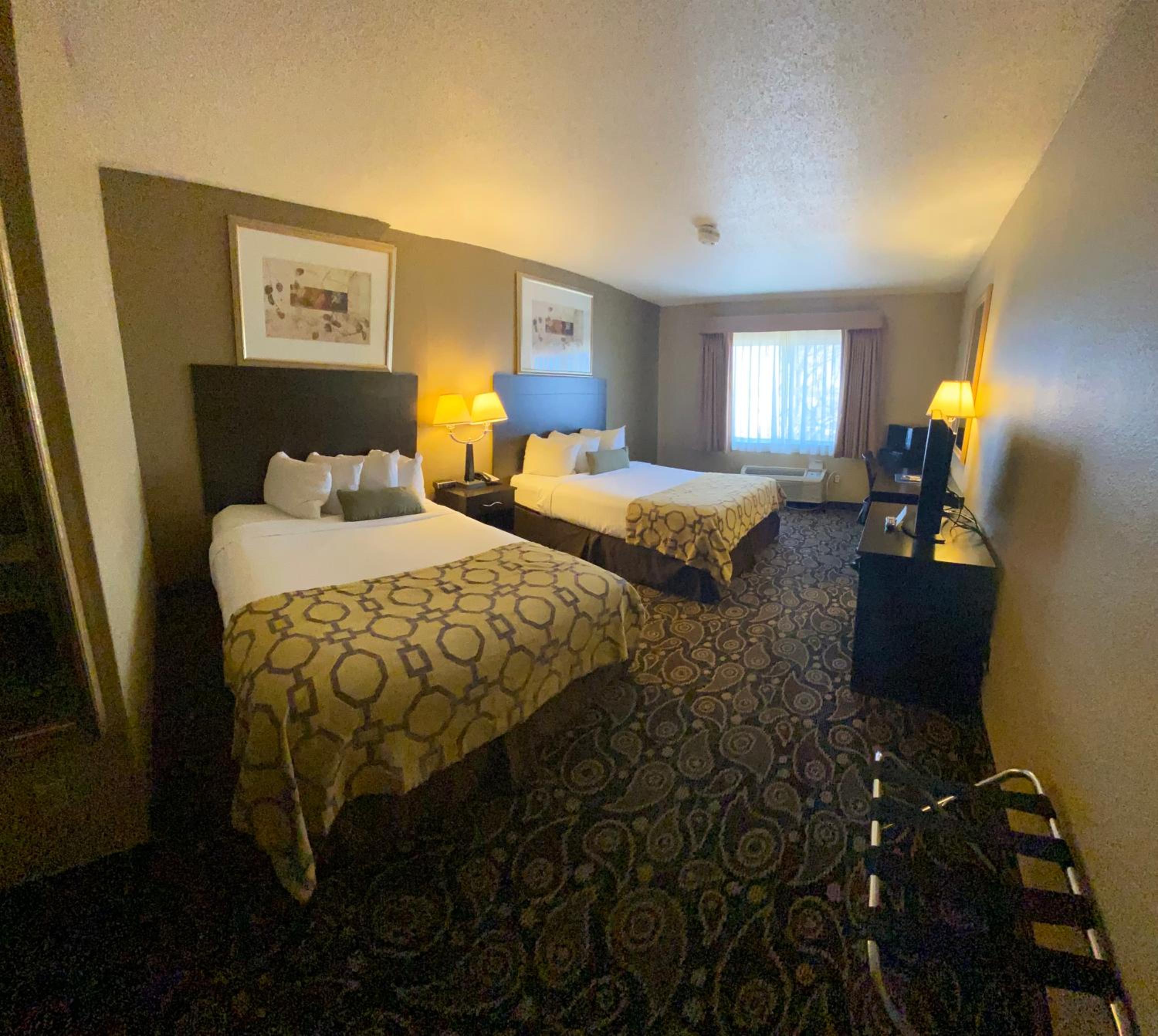 Queen Room with Two Queen Beds - Non-Smoking - Photo 1
