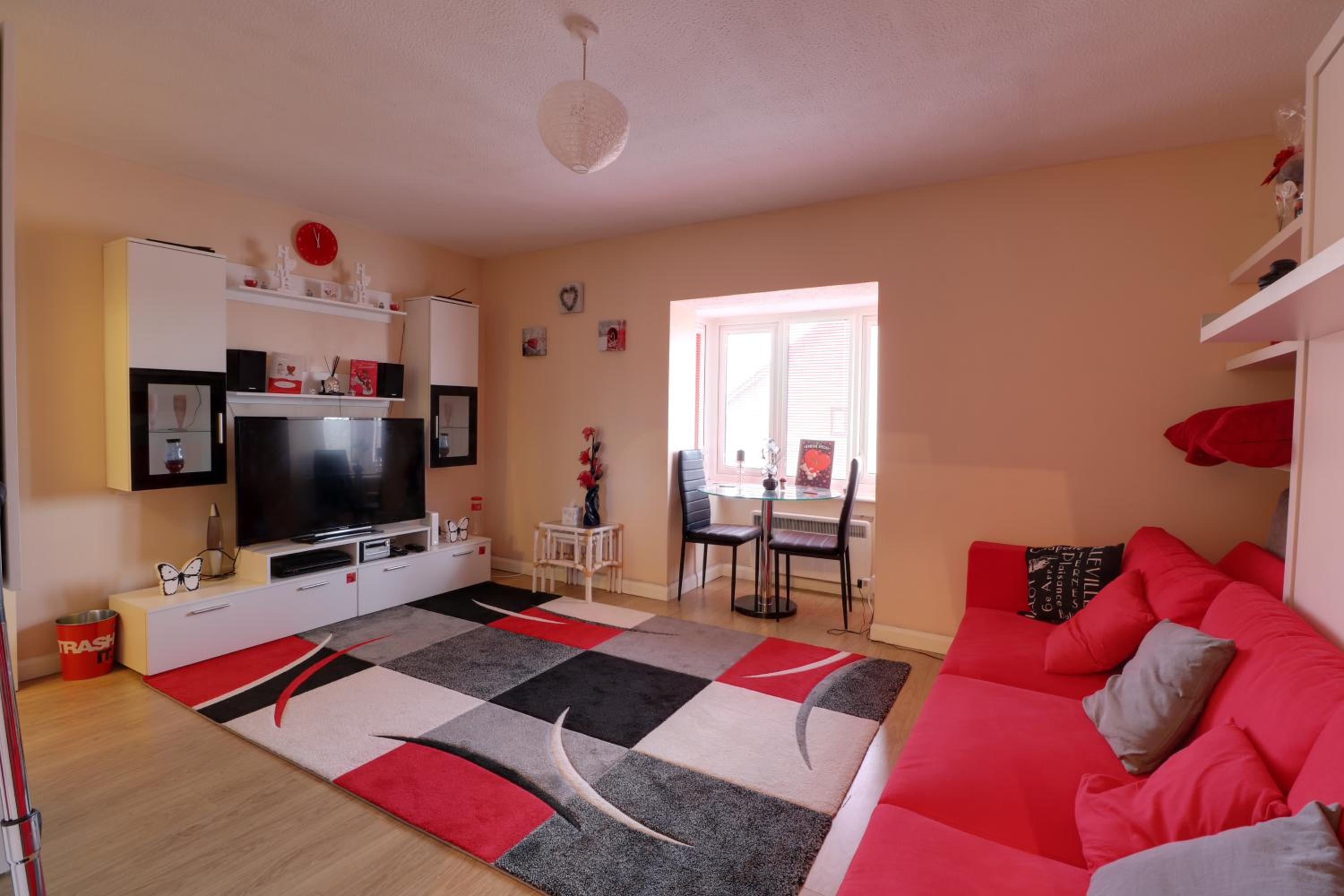 One-Bedroom Apartment - Photo 1
