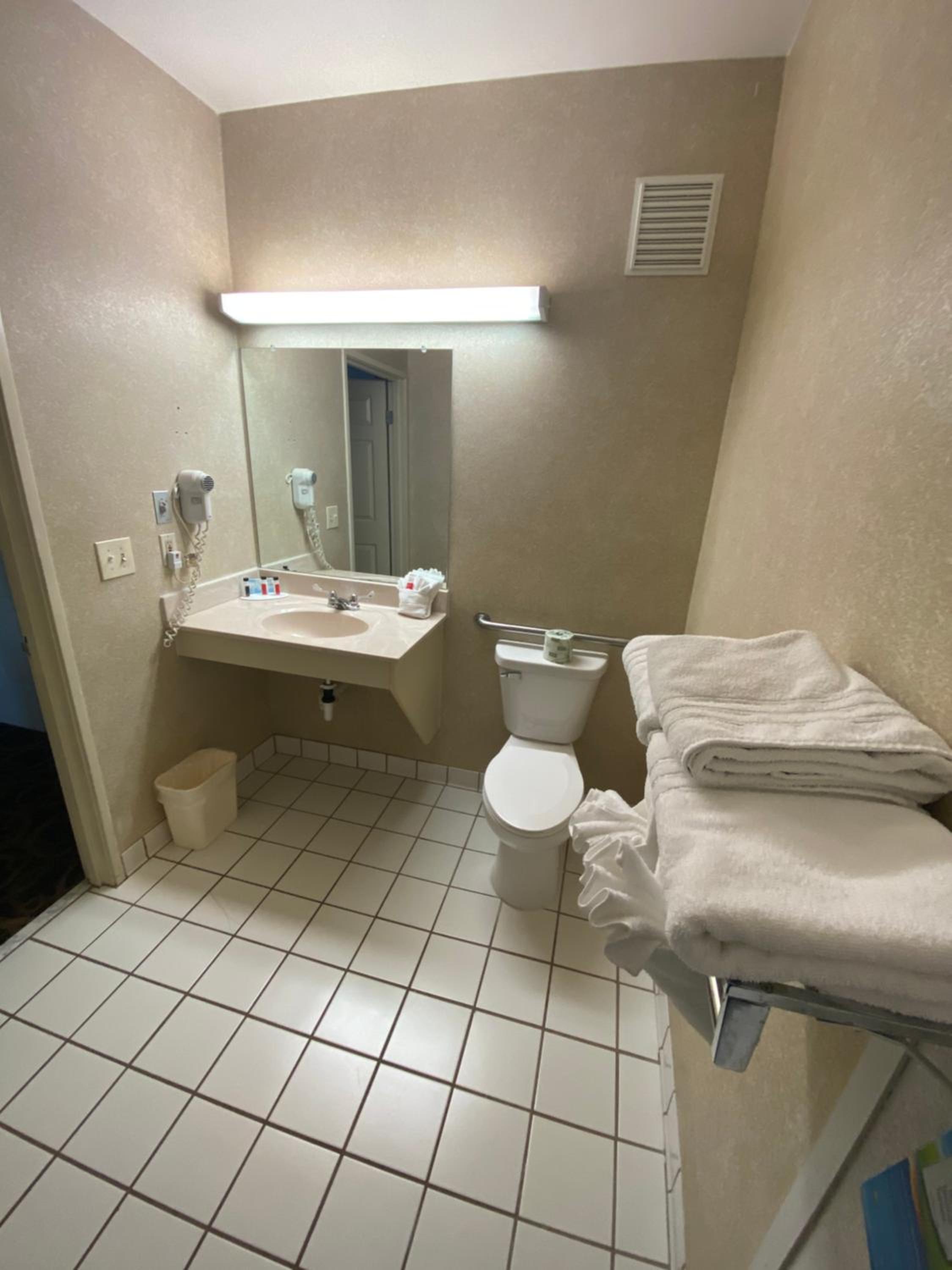 Queen Room - Disability Access/Non-Smoking - Photo 2