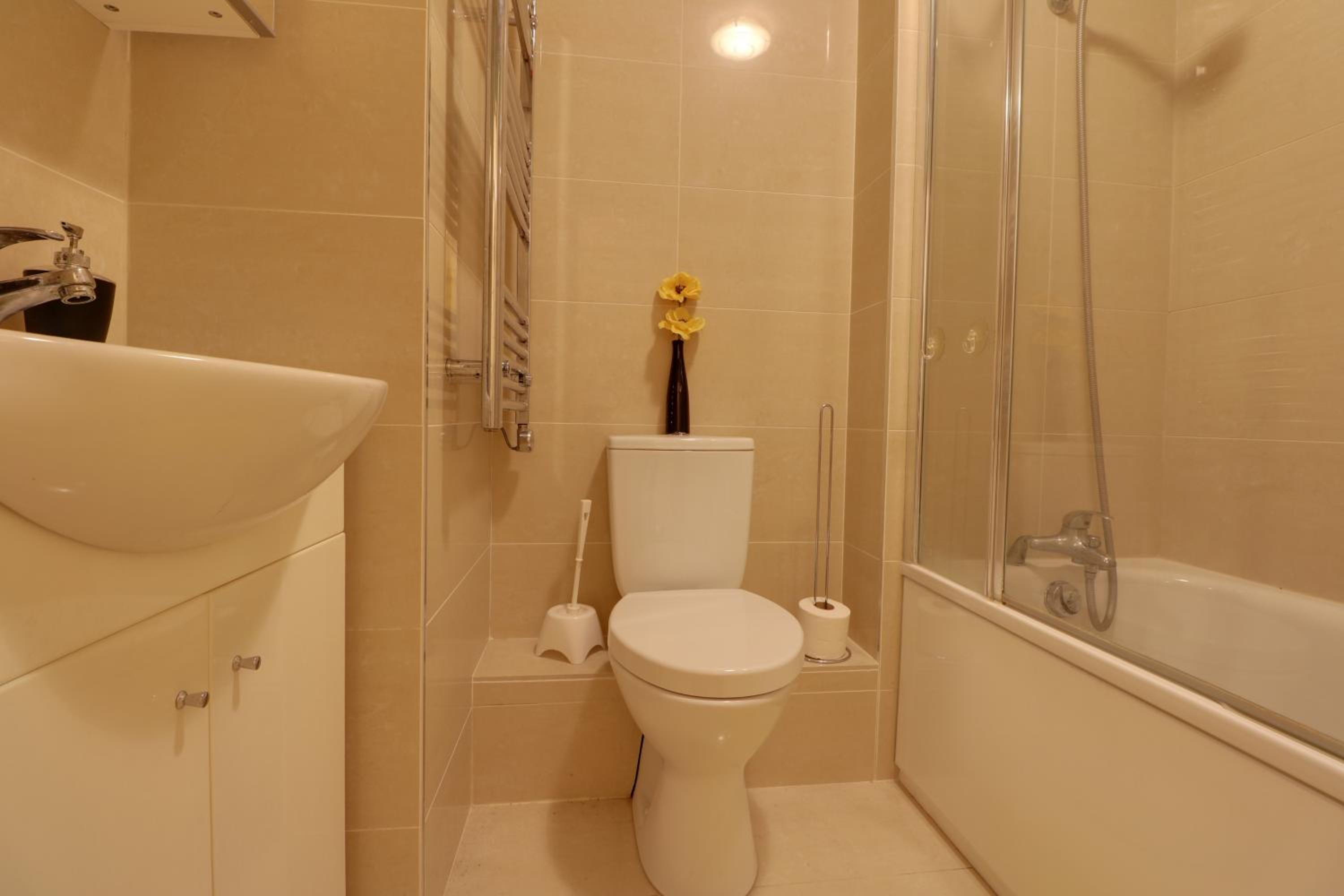 One-Bedroom Apartment - Photo 3