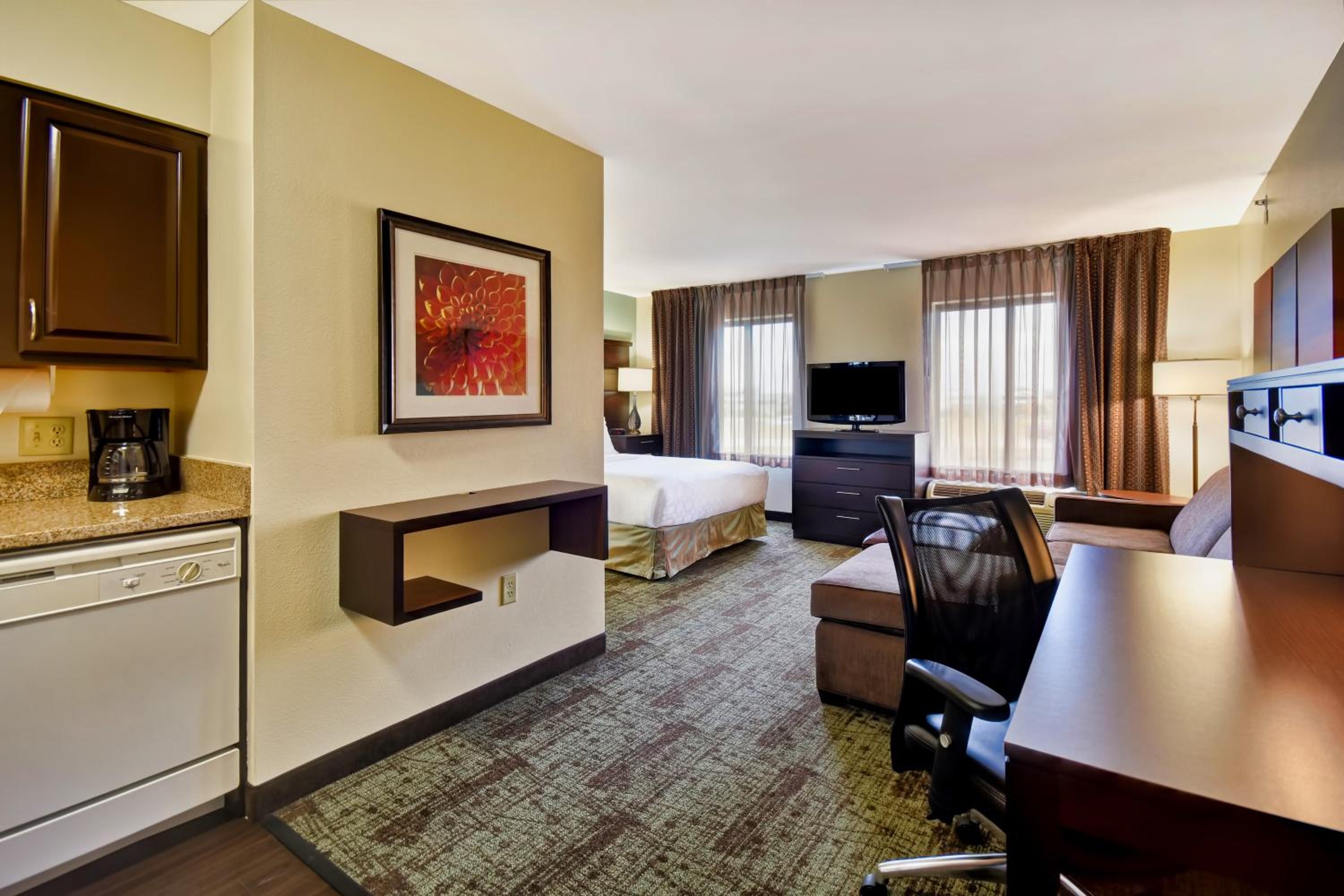 Studio Suite - Photo 1