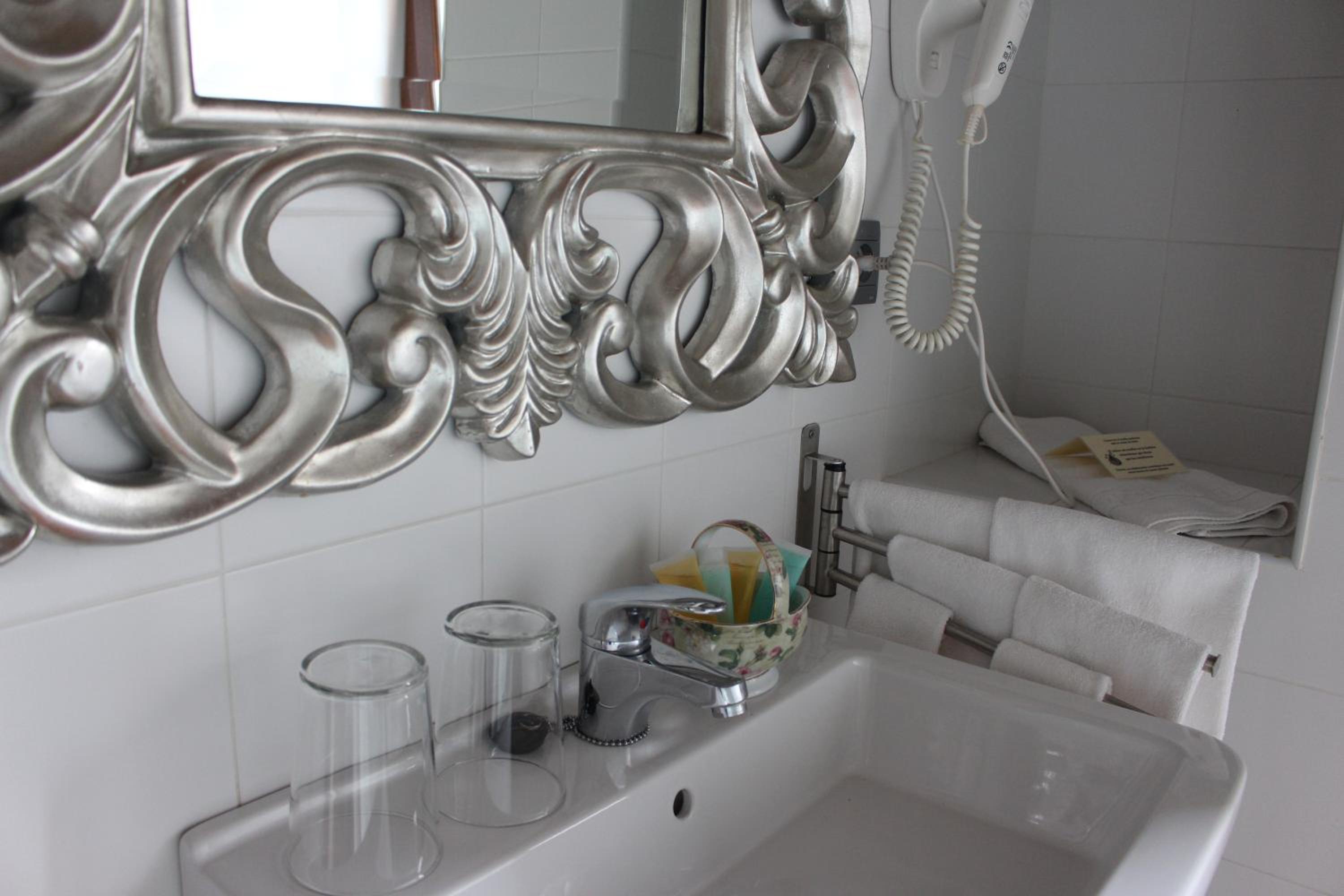 Superior Double Room - Photo 16