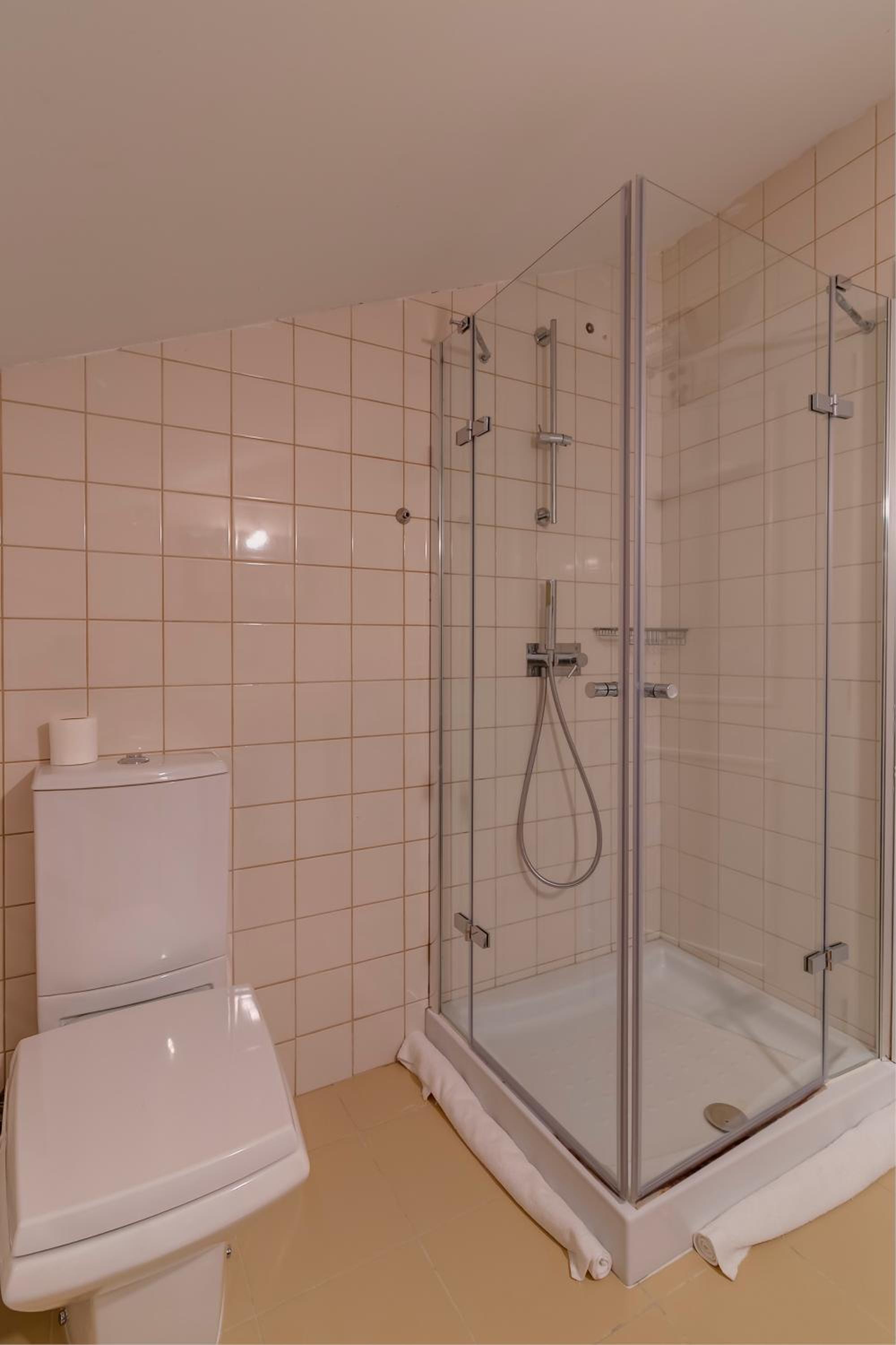 Four-Bedroom House - Photo 7