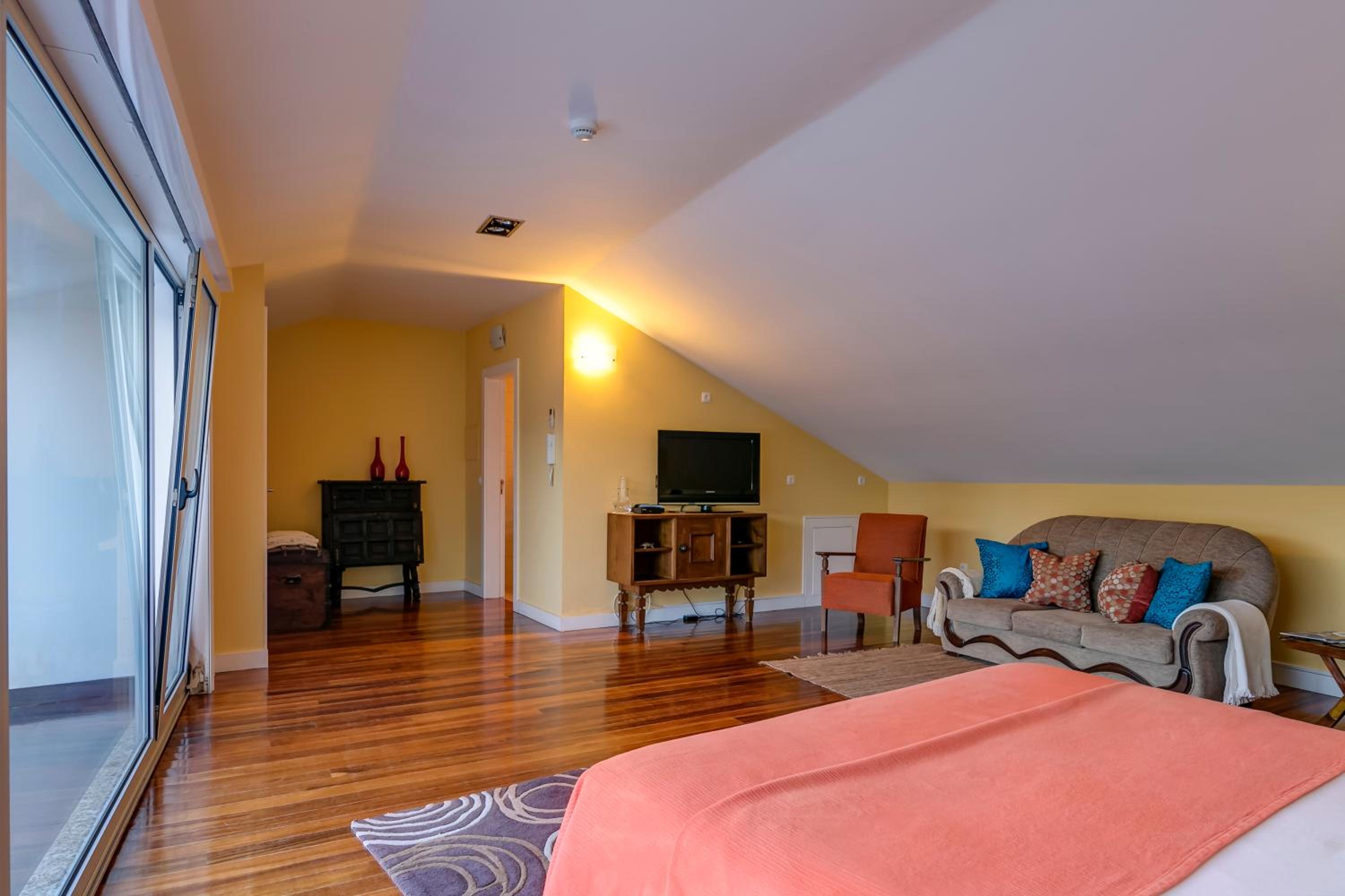 Four-Bedroom House - Photo 5