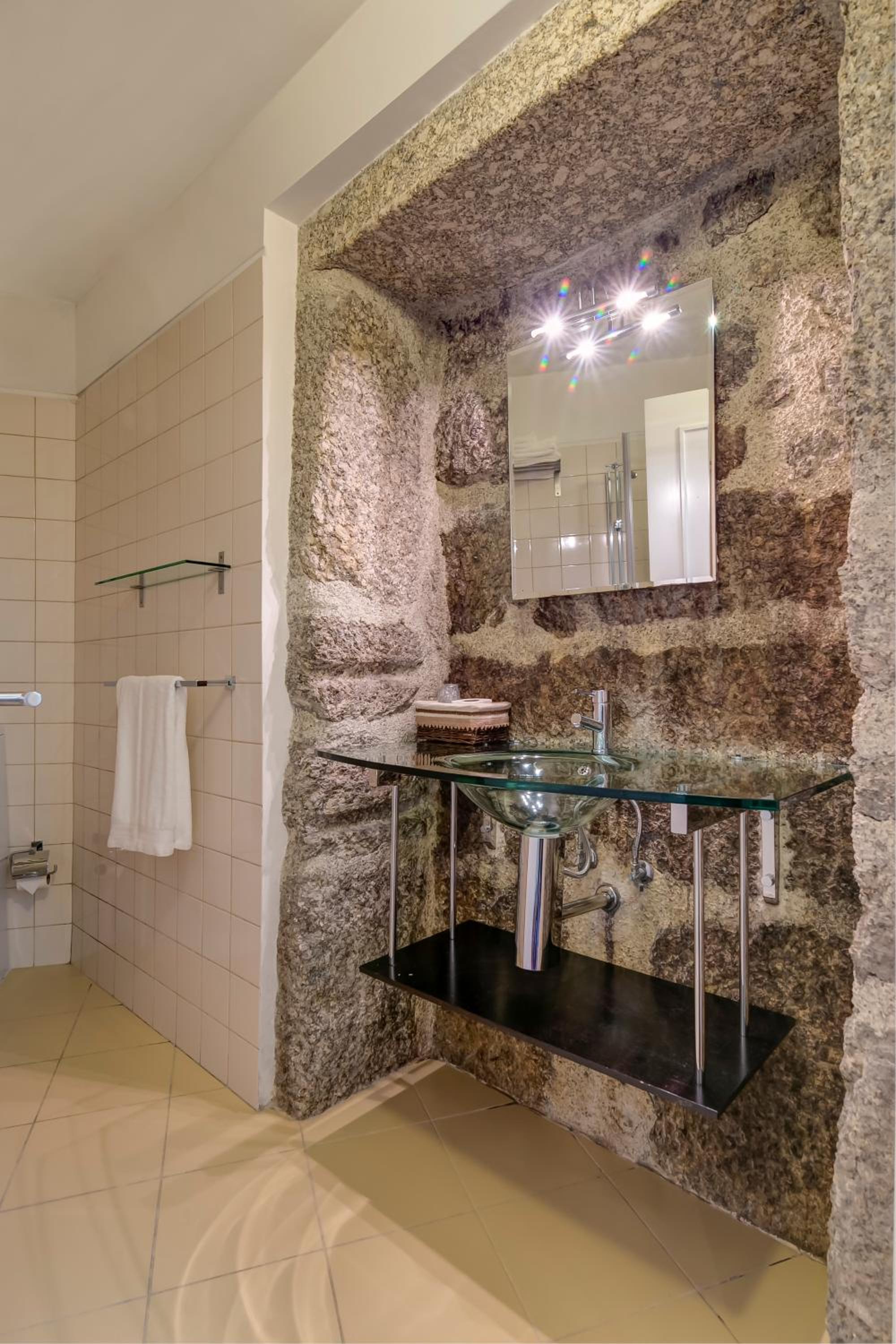 Four-Bedroom House - Photo 28