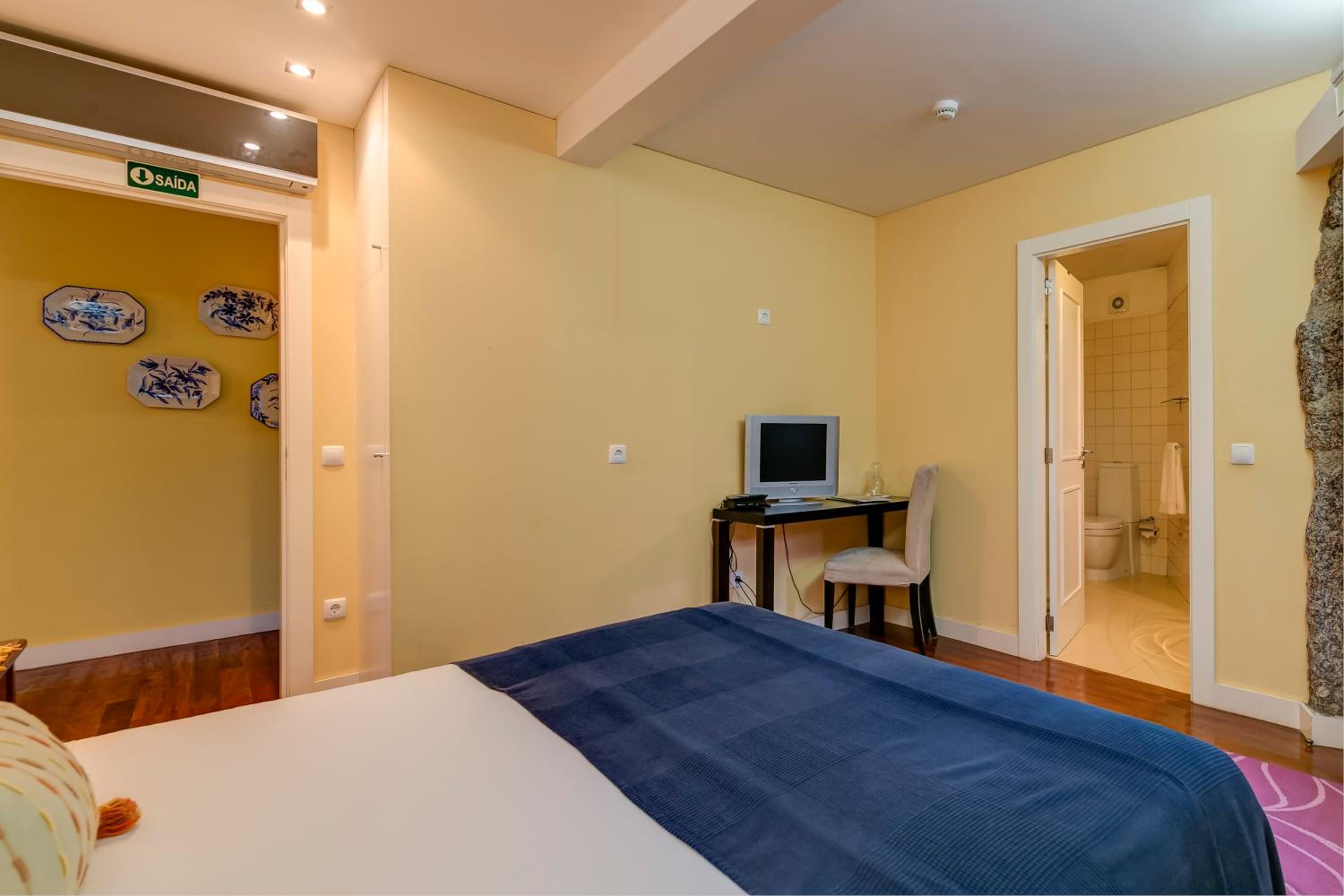 Four-Bedroom House - Photo 26