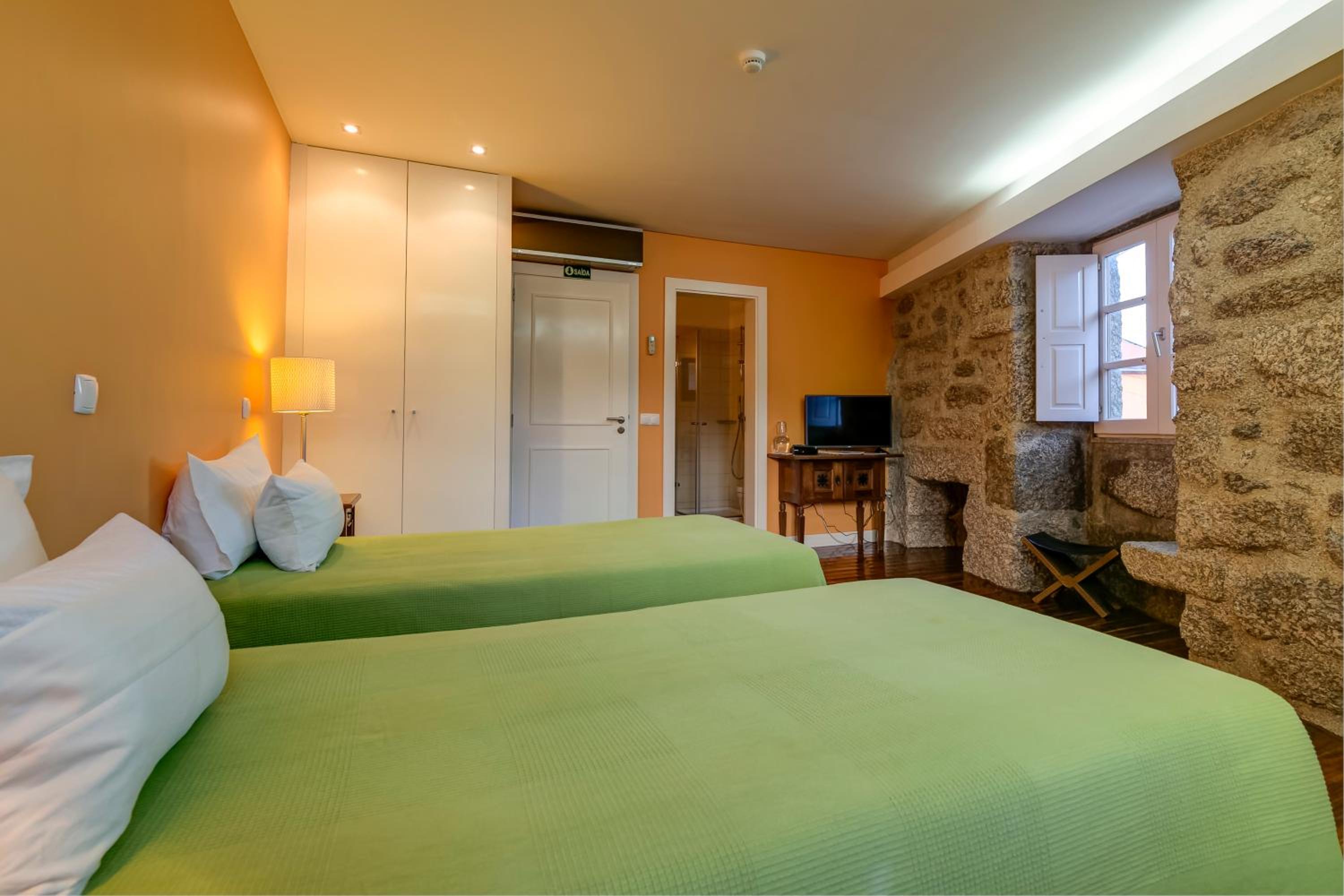 Four-Bedroom House - Photo 23