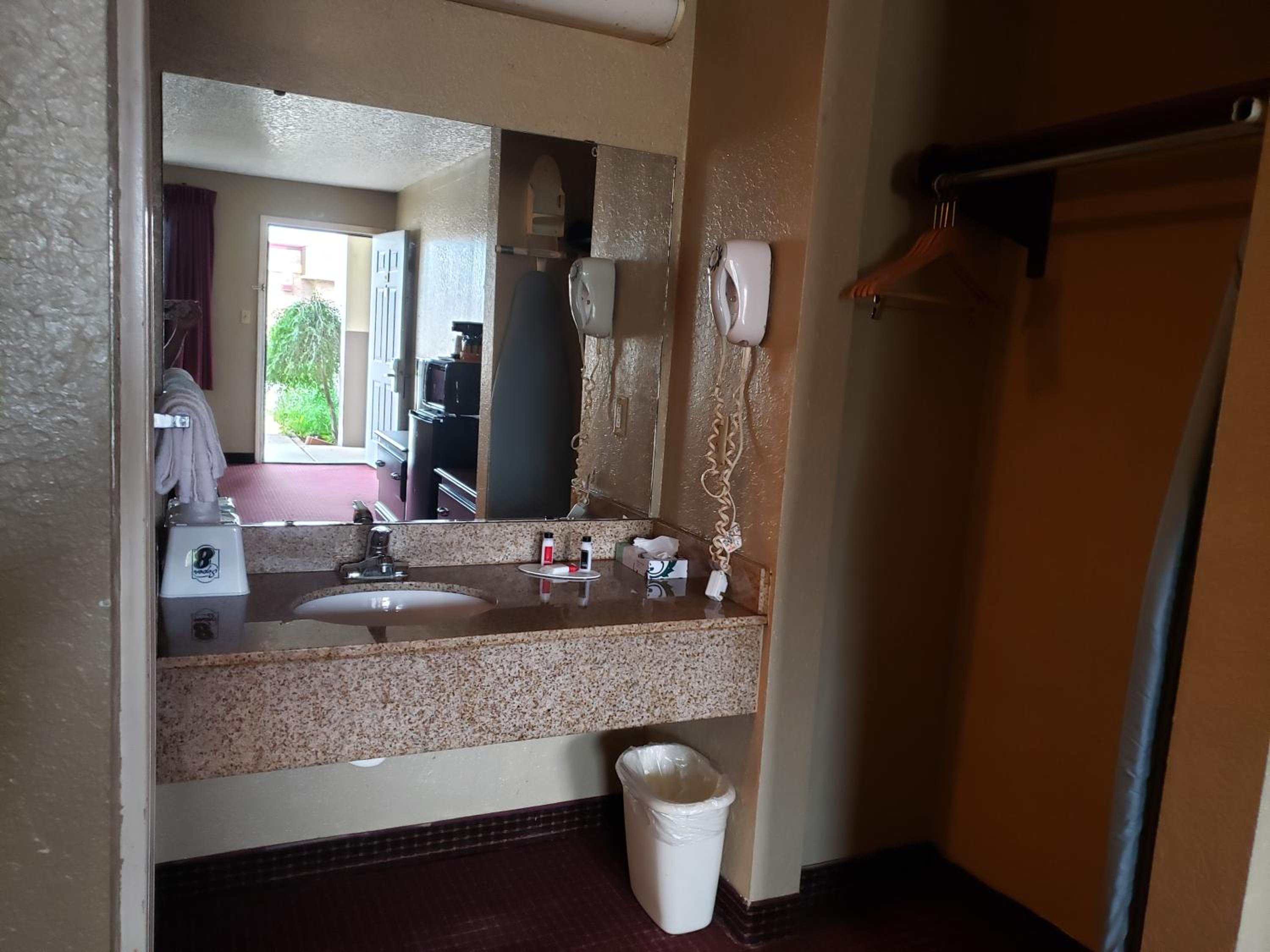2 Full Beds, Non-Smoking - Photo 4