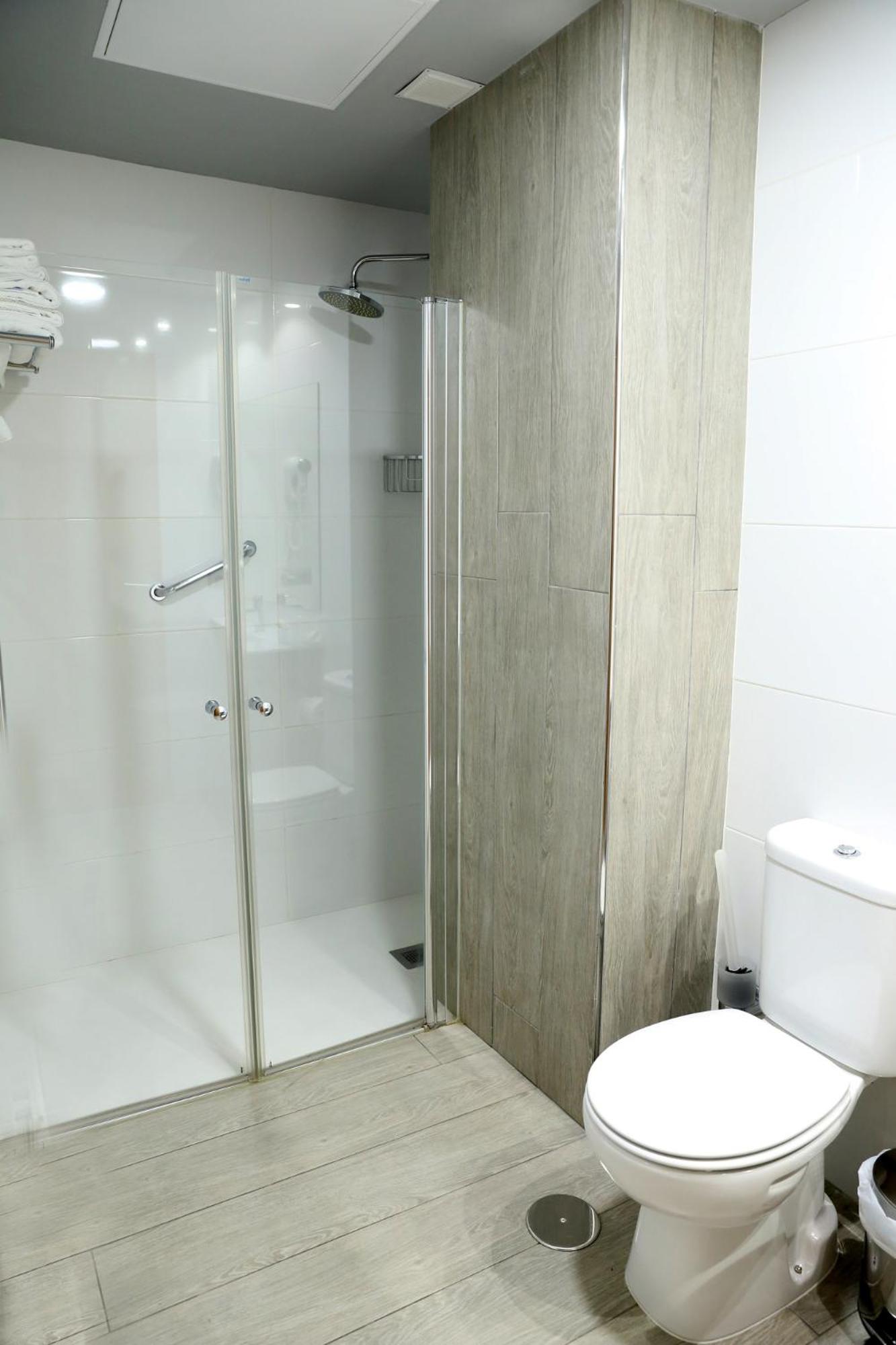 Standard Double or Twin Room photo 3
