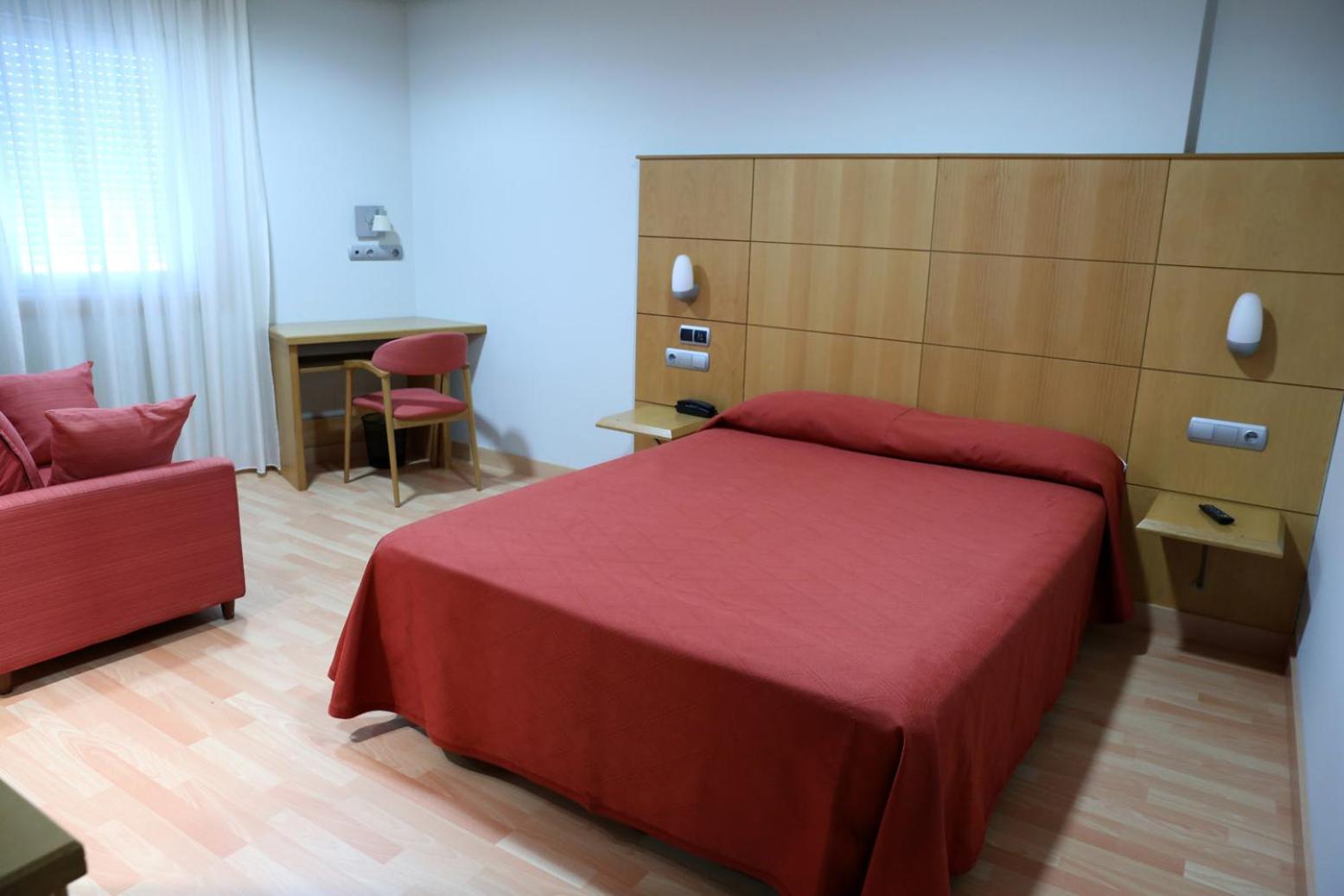 Queen Room photo 2