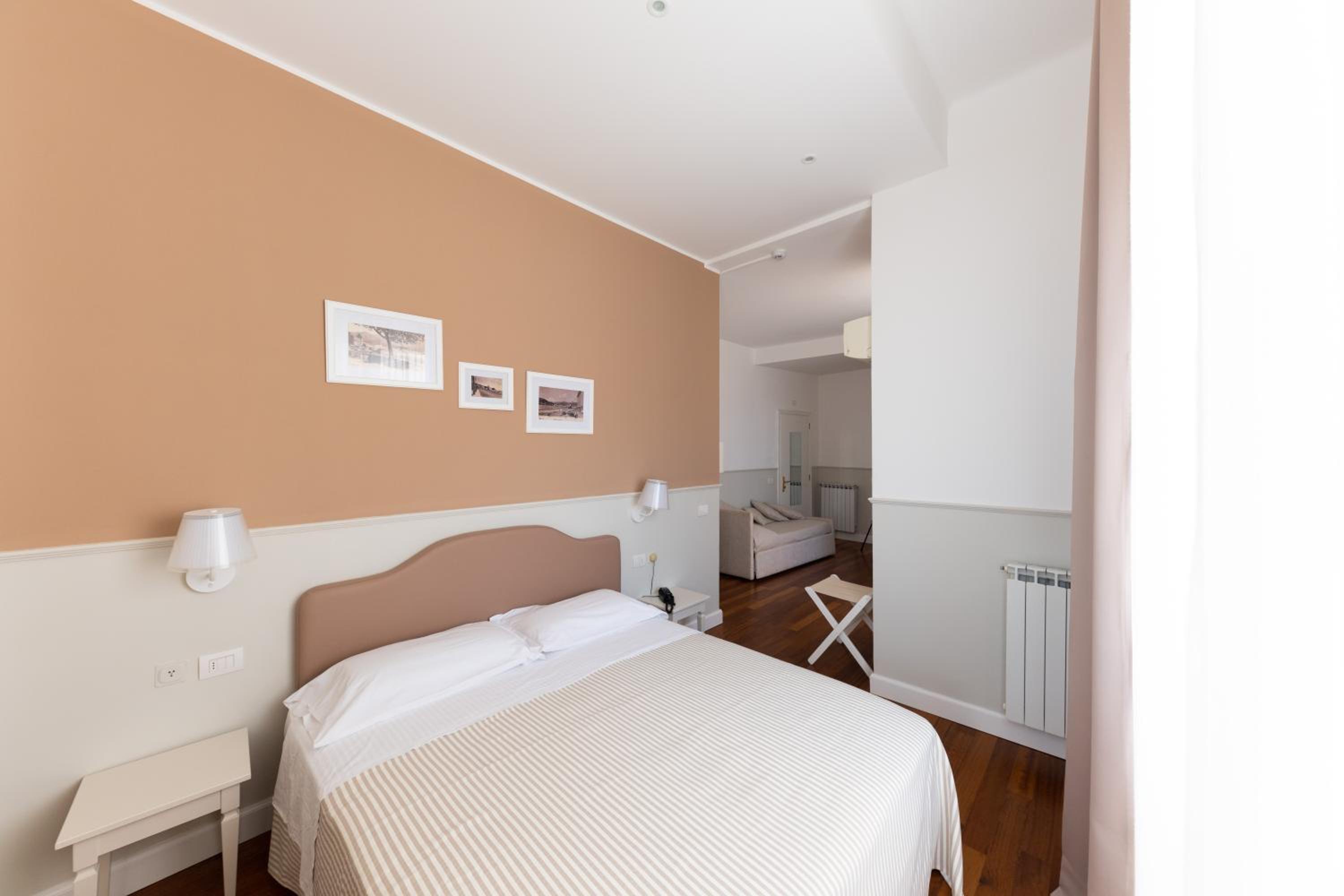 Quadruple Room with Partial Sea View - Photo 1