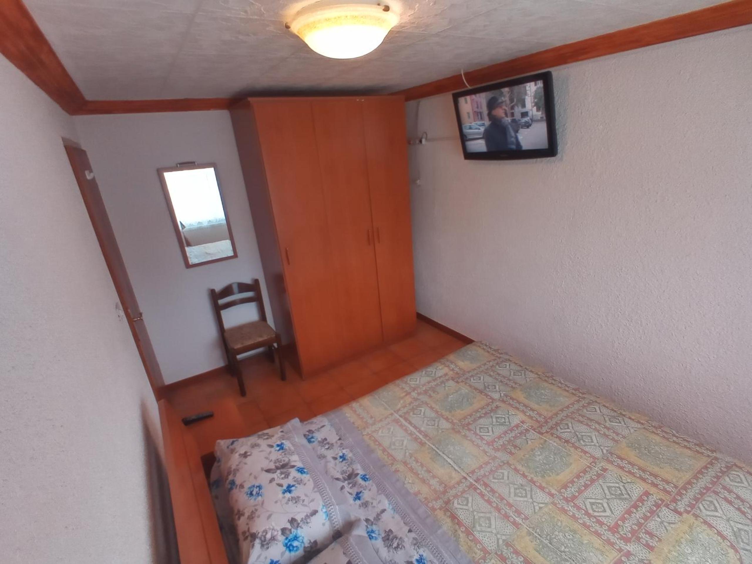 Double Room with Shared Bathroom photo 2