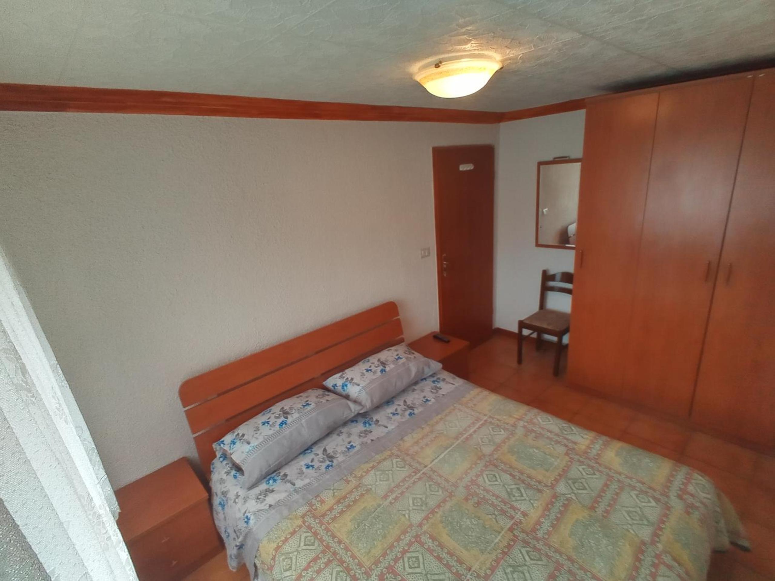 Double Room with Shared Bathroom photo 3