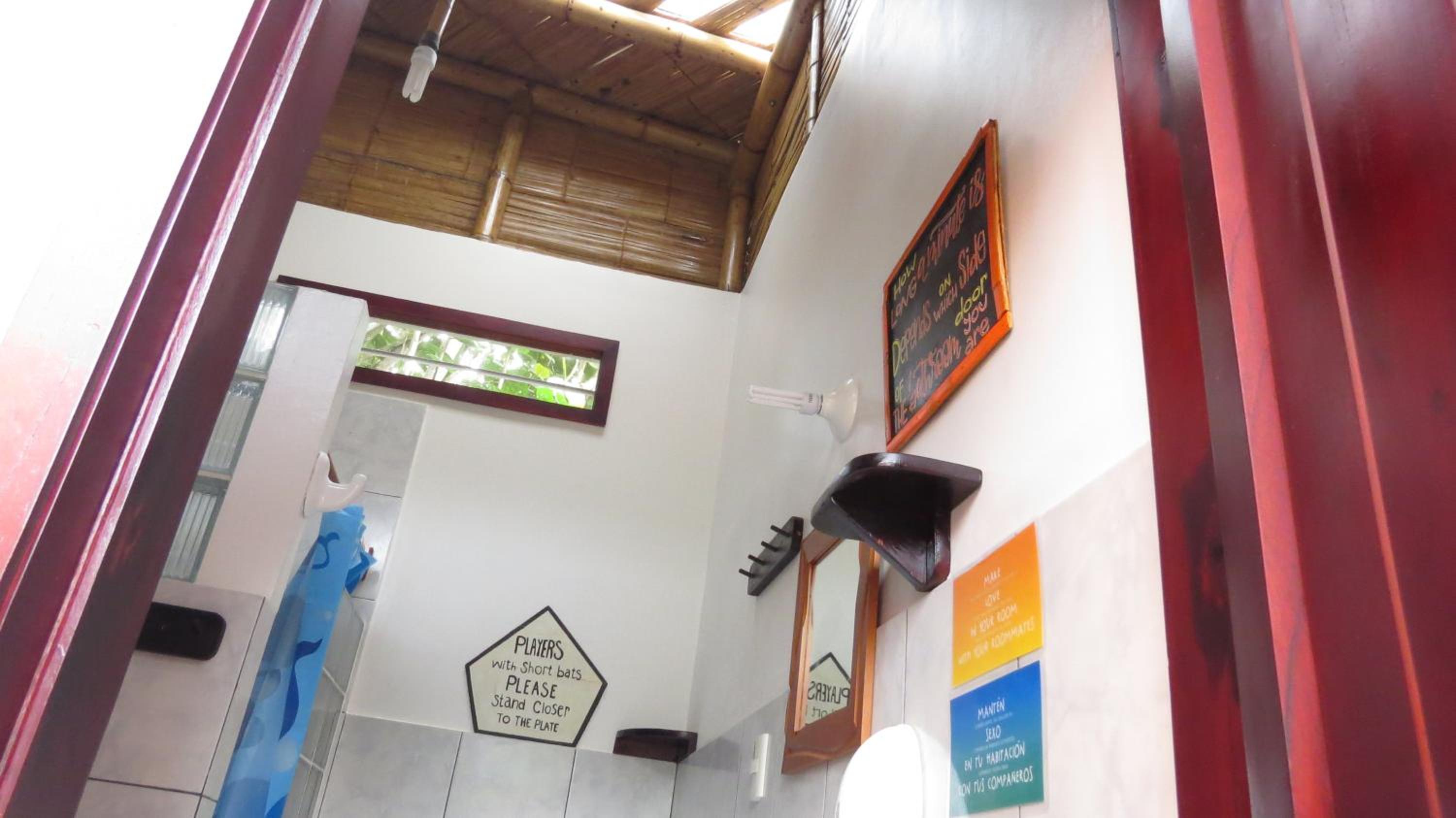 6-Bed Mixed Dormitory Room photo 2