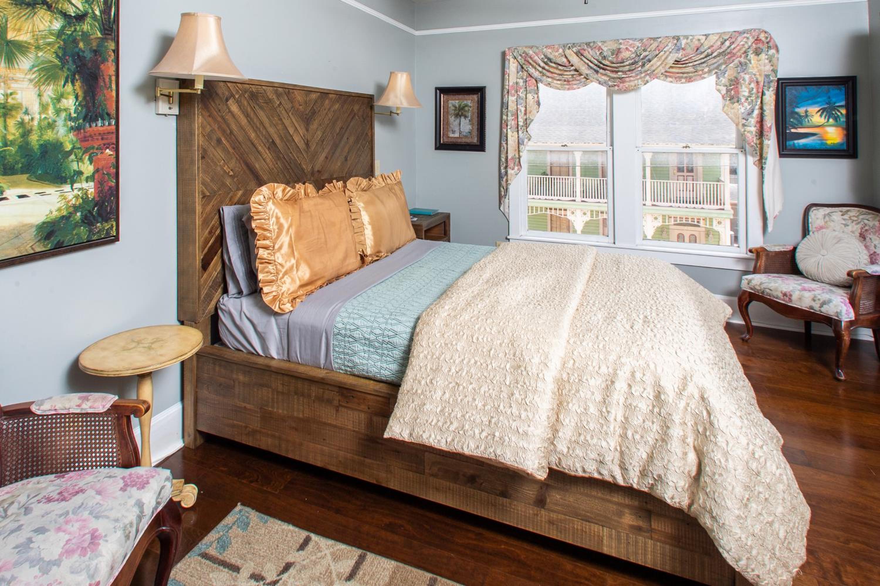 Deluxe Queen Room