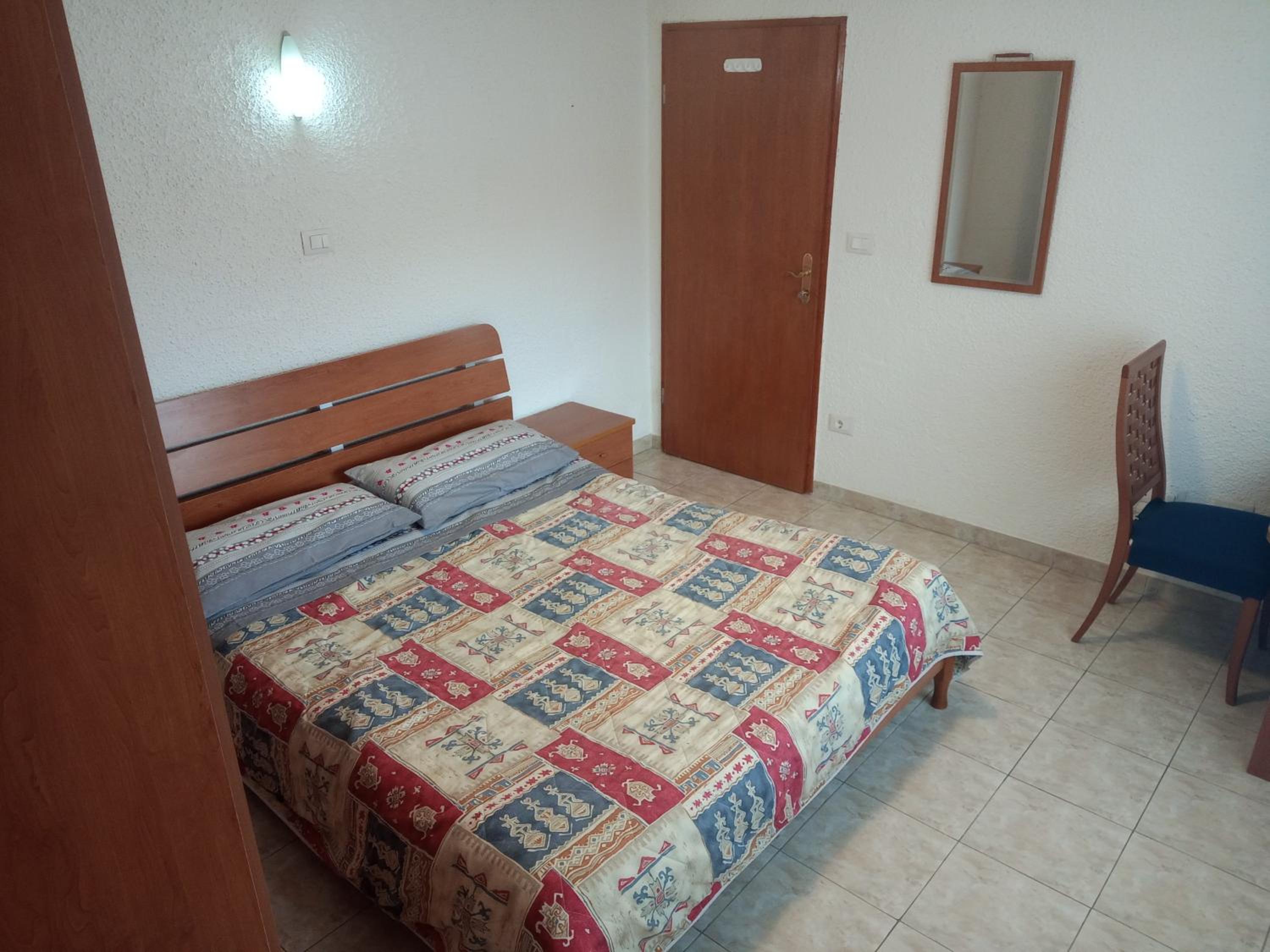Double Room with Shared Bathroom photo 3