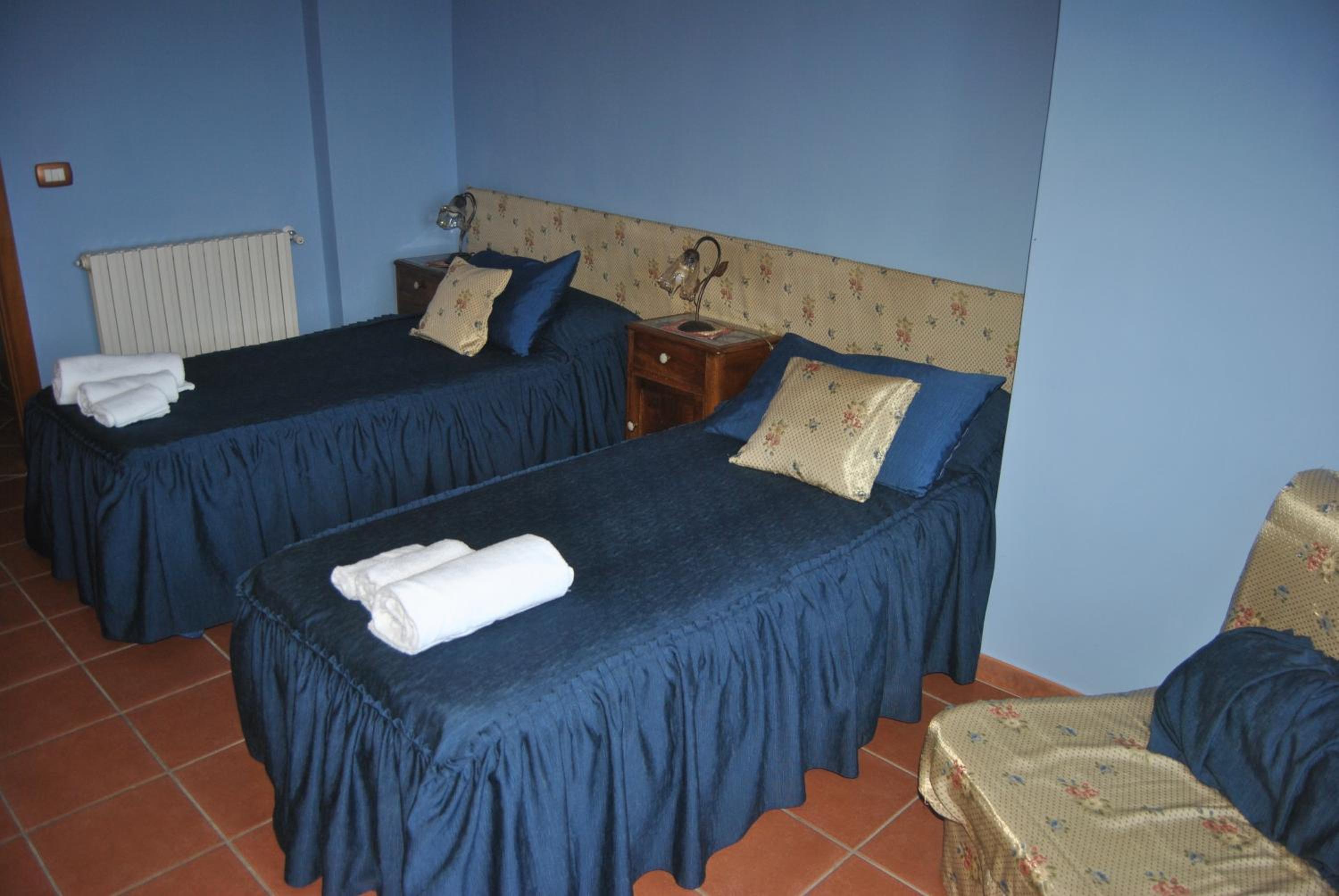 Twin Room With Private External Bathroom photo 2