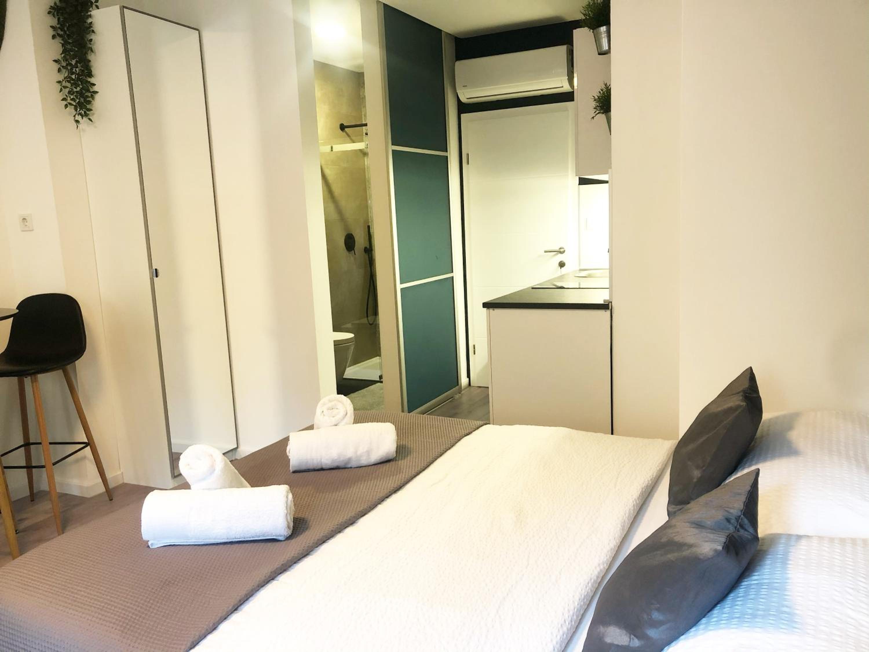 One-Bedroom Apartment - Photo 40