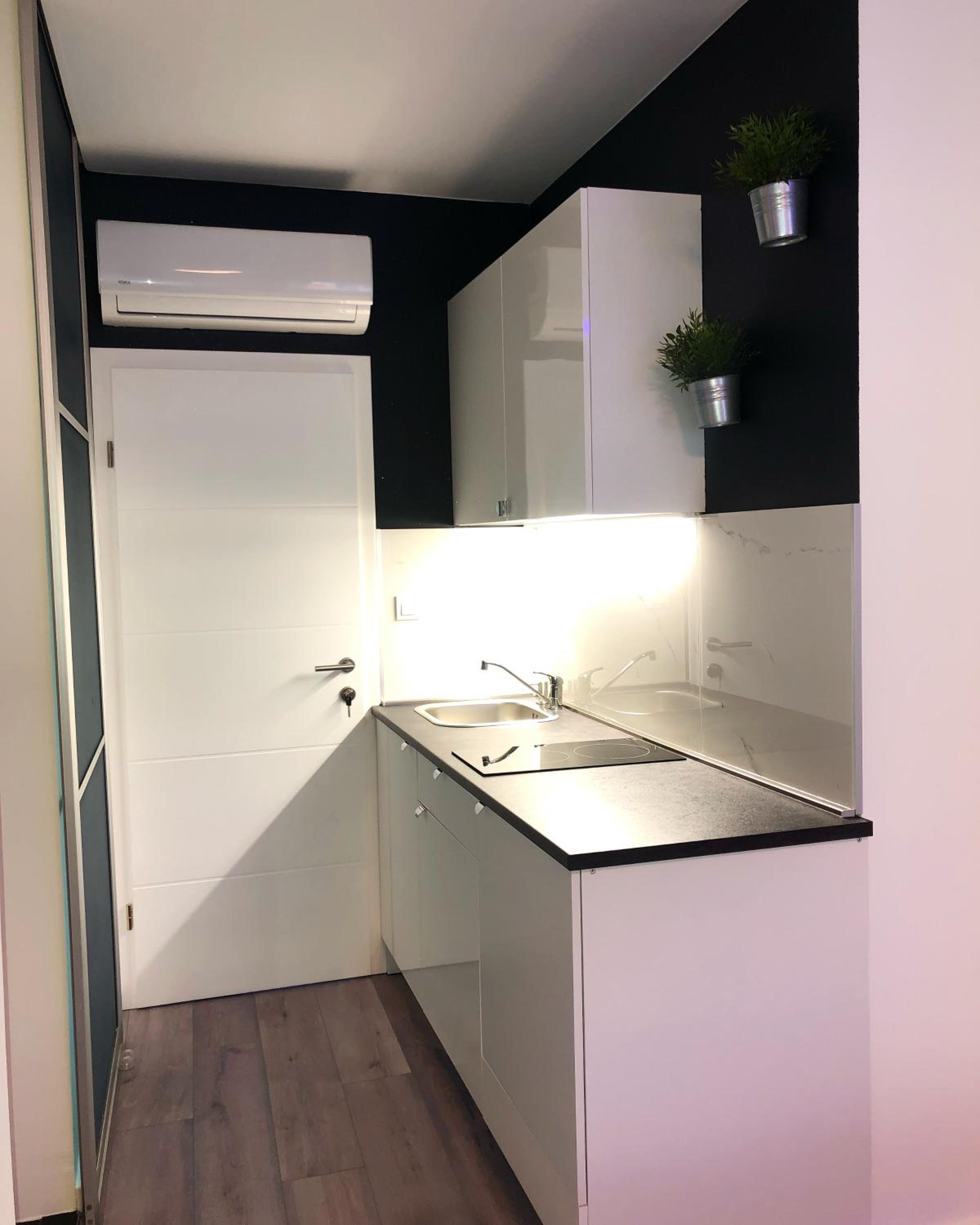 One-Bedroom Apartment - Photo 46