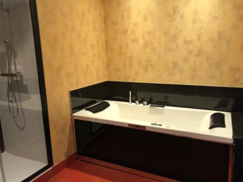 Deluxe King Room photo 3