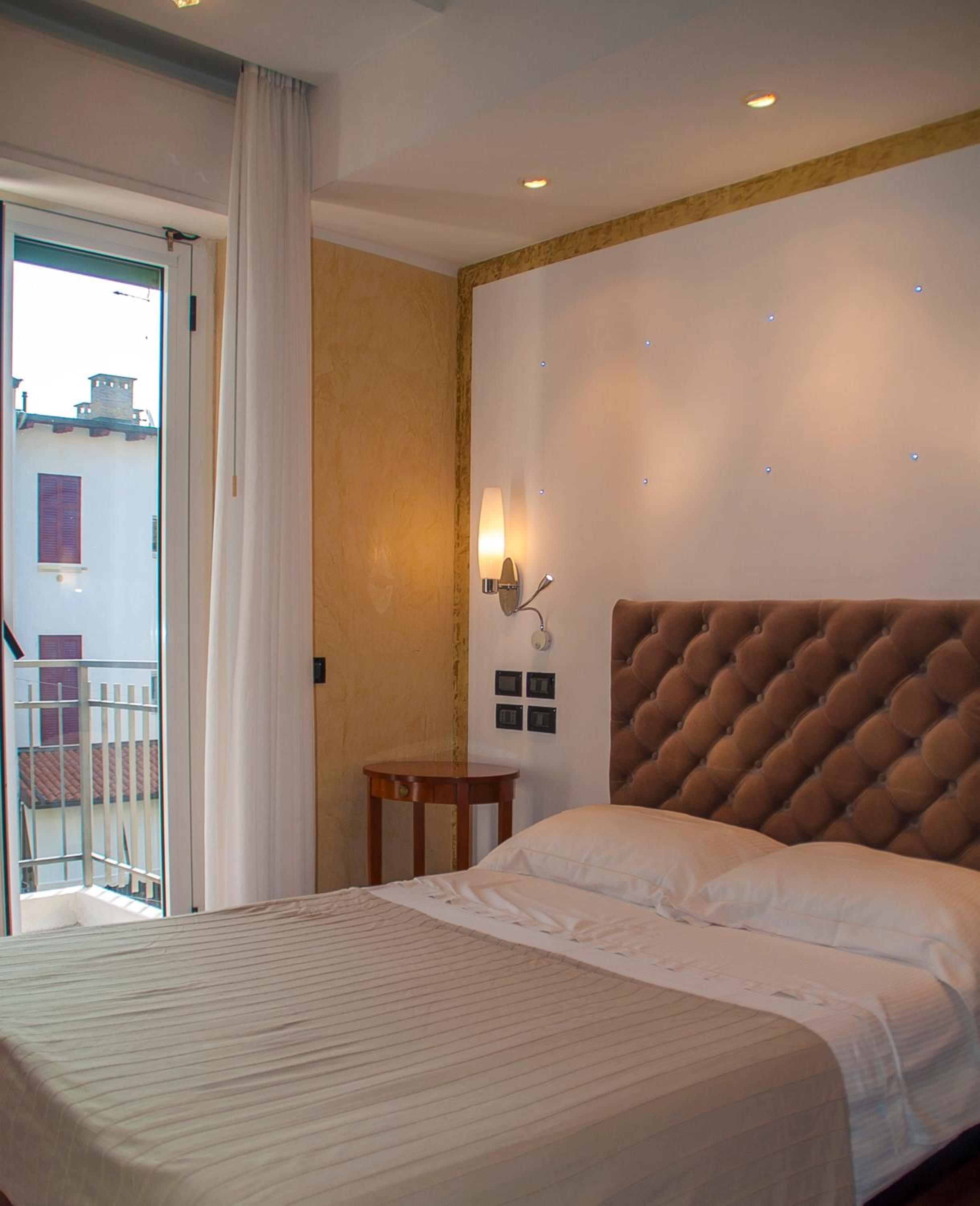 Small Double Room - Photo 7