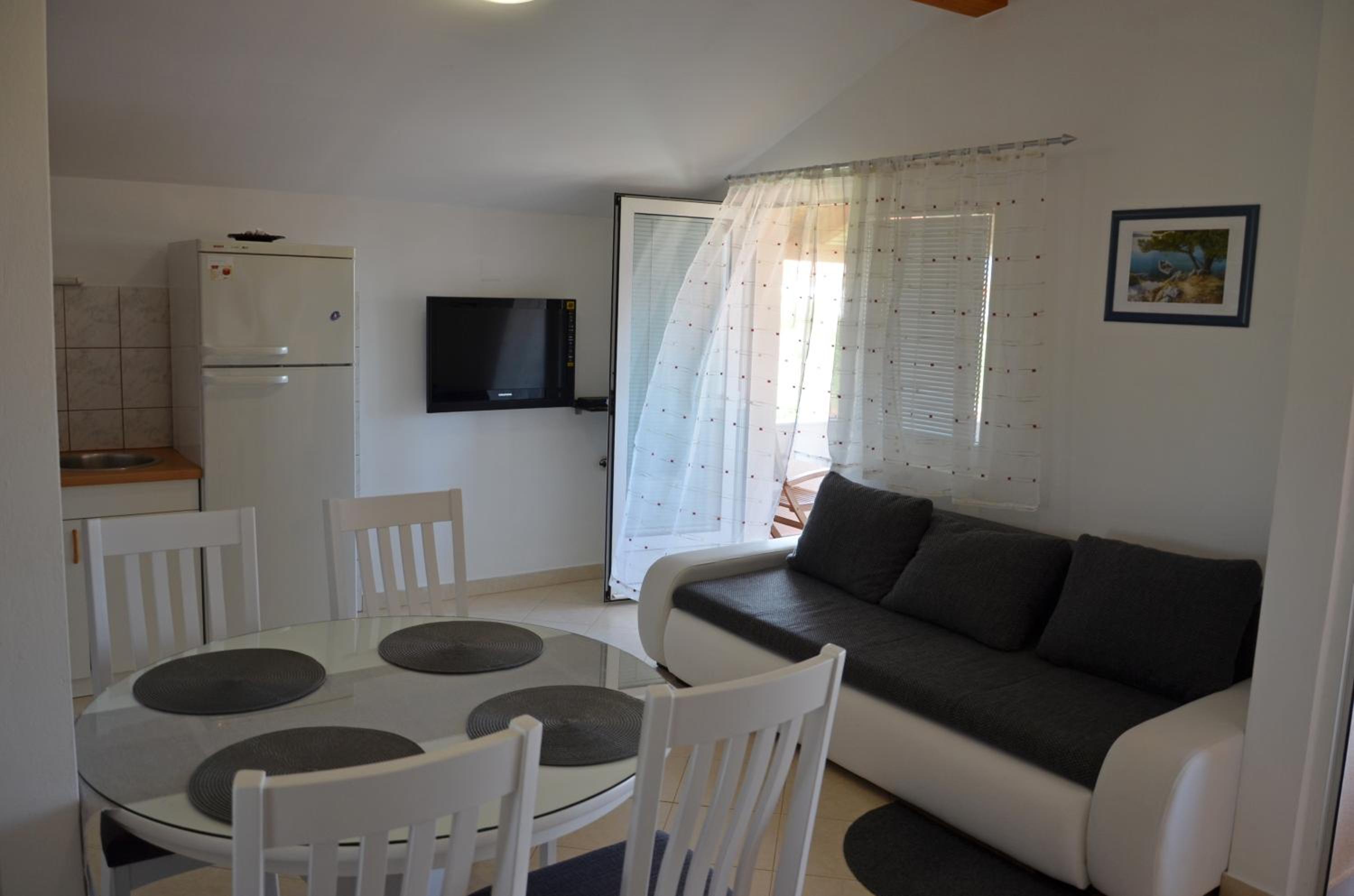 Apartment photo 2