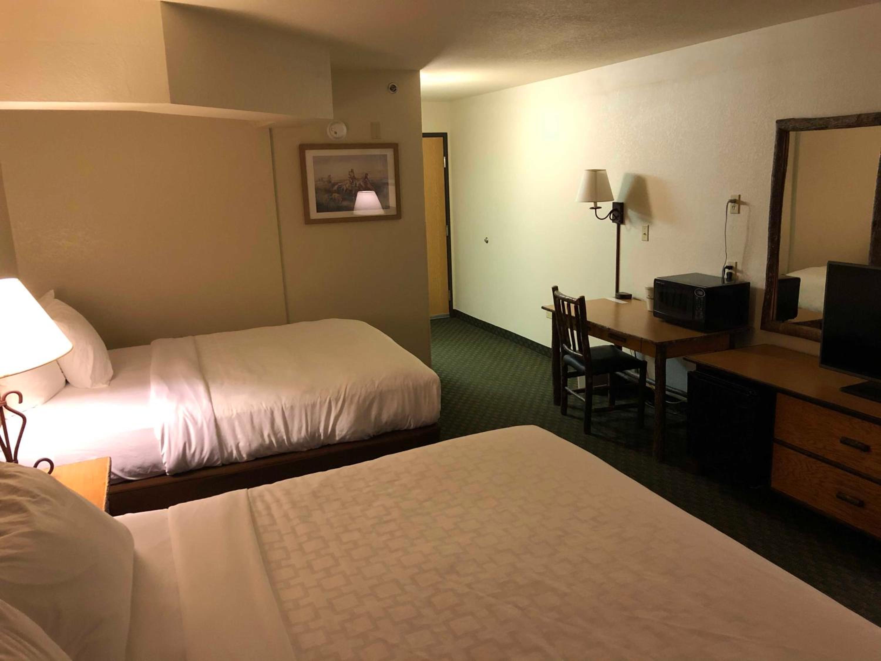 Deluxe Queen Room with Two Queen Beds - Mobility Access/Non-Smoking photo 1