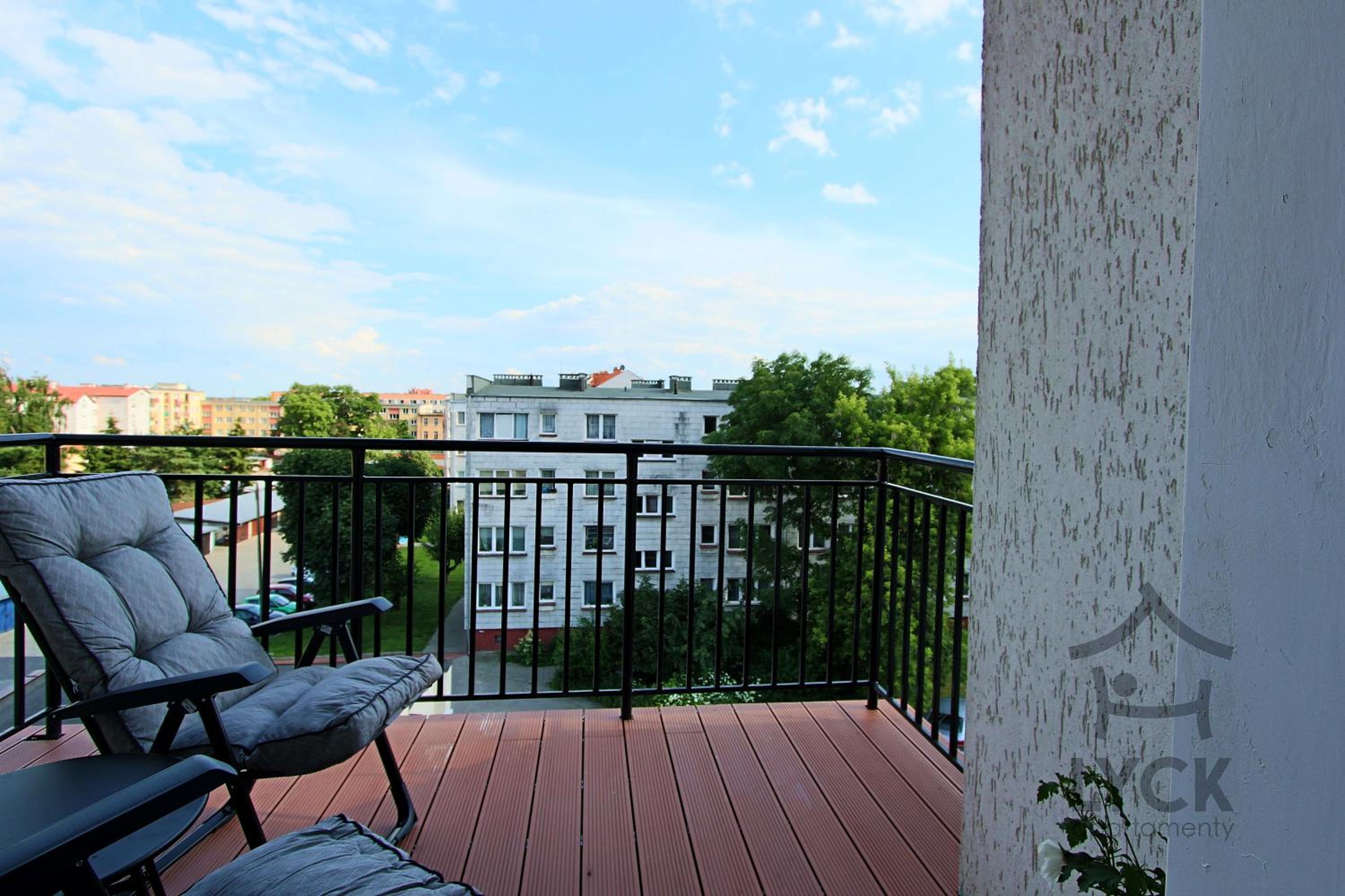 Apartment with Terrace - Photo 2