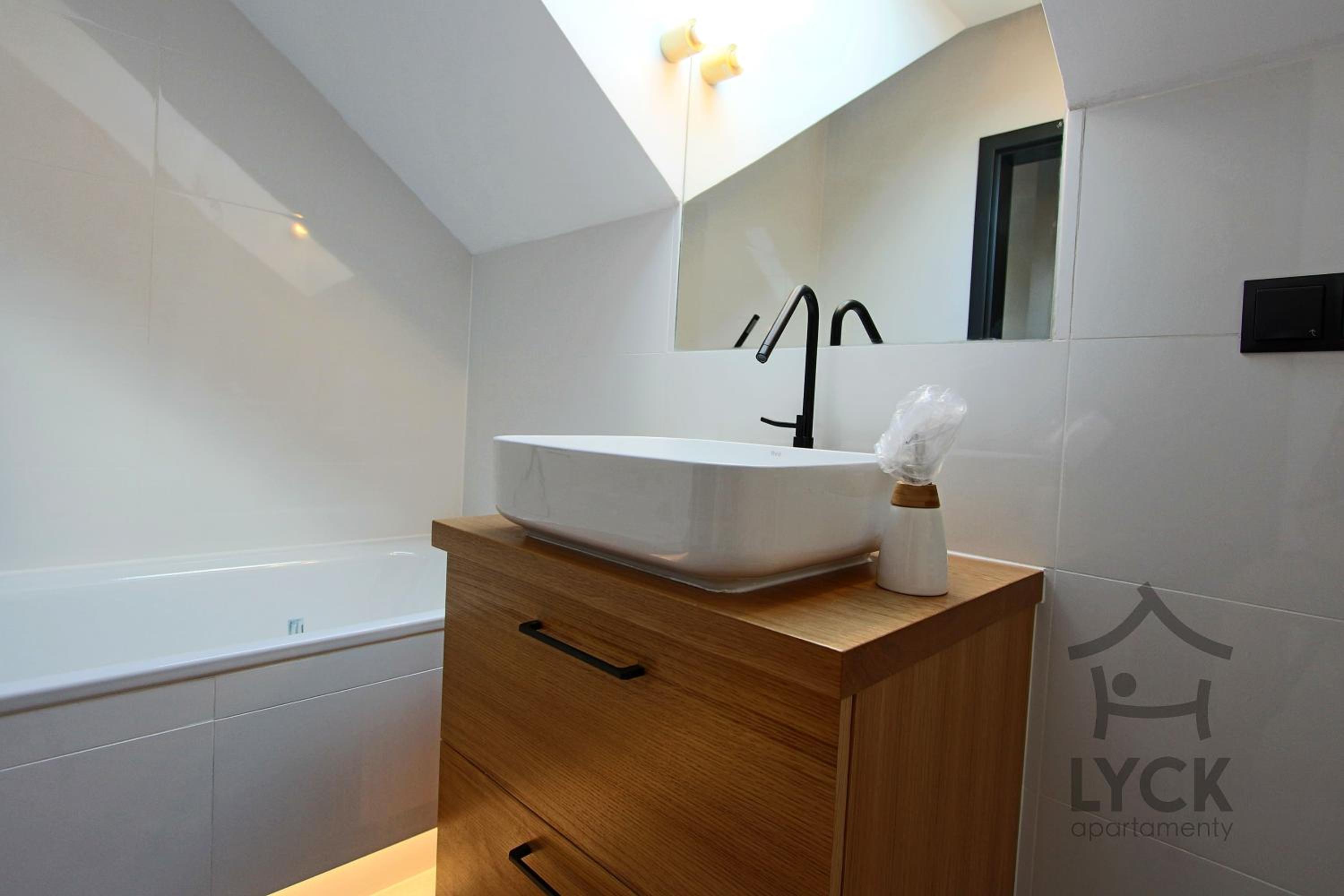 Apartment with Terrace - Photo 9