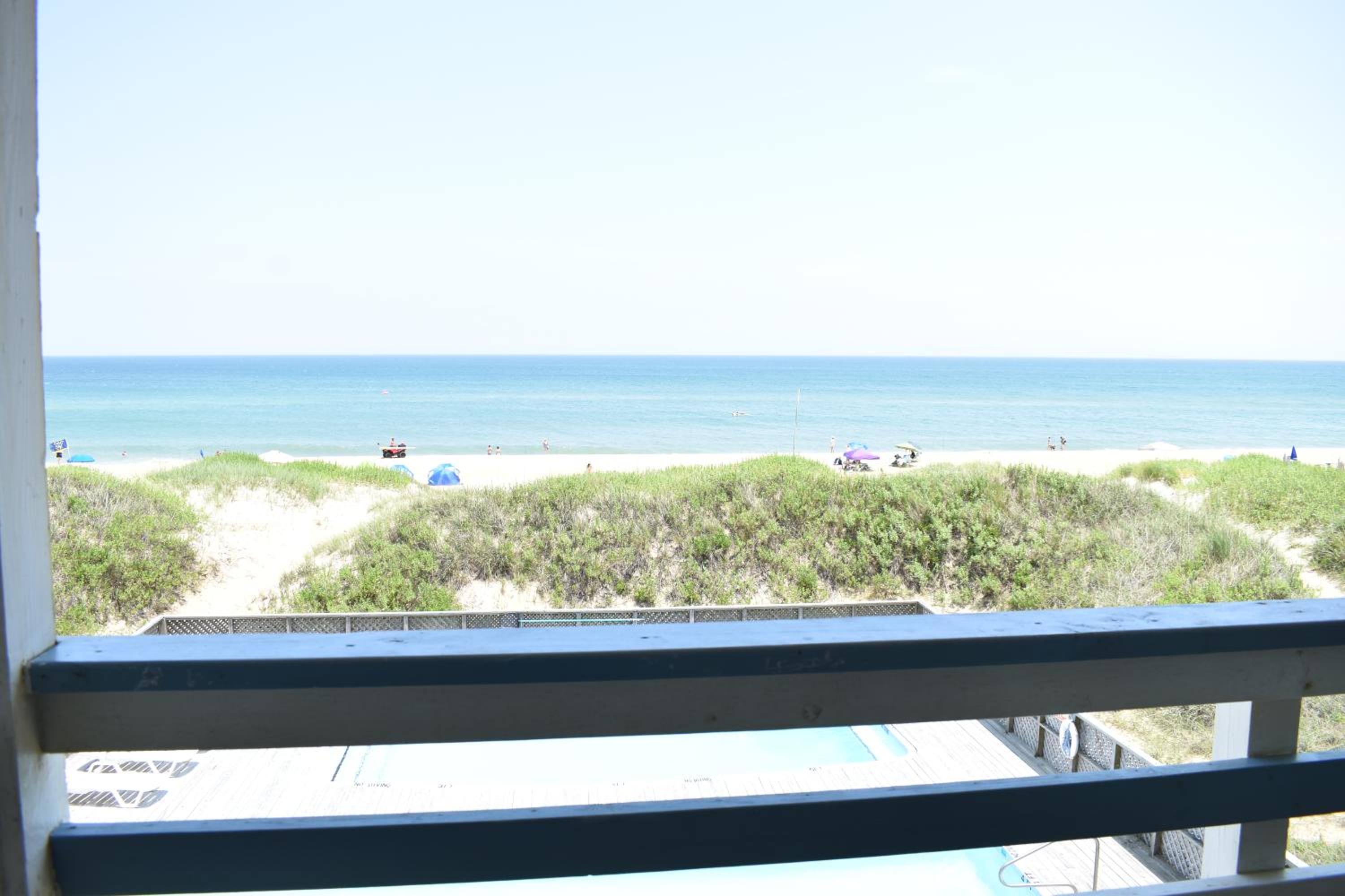 King Room Ocean Front - Third Floor - Photo 7