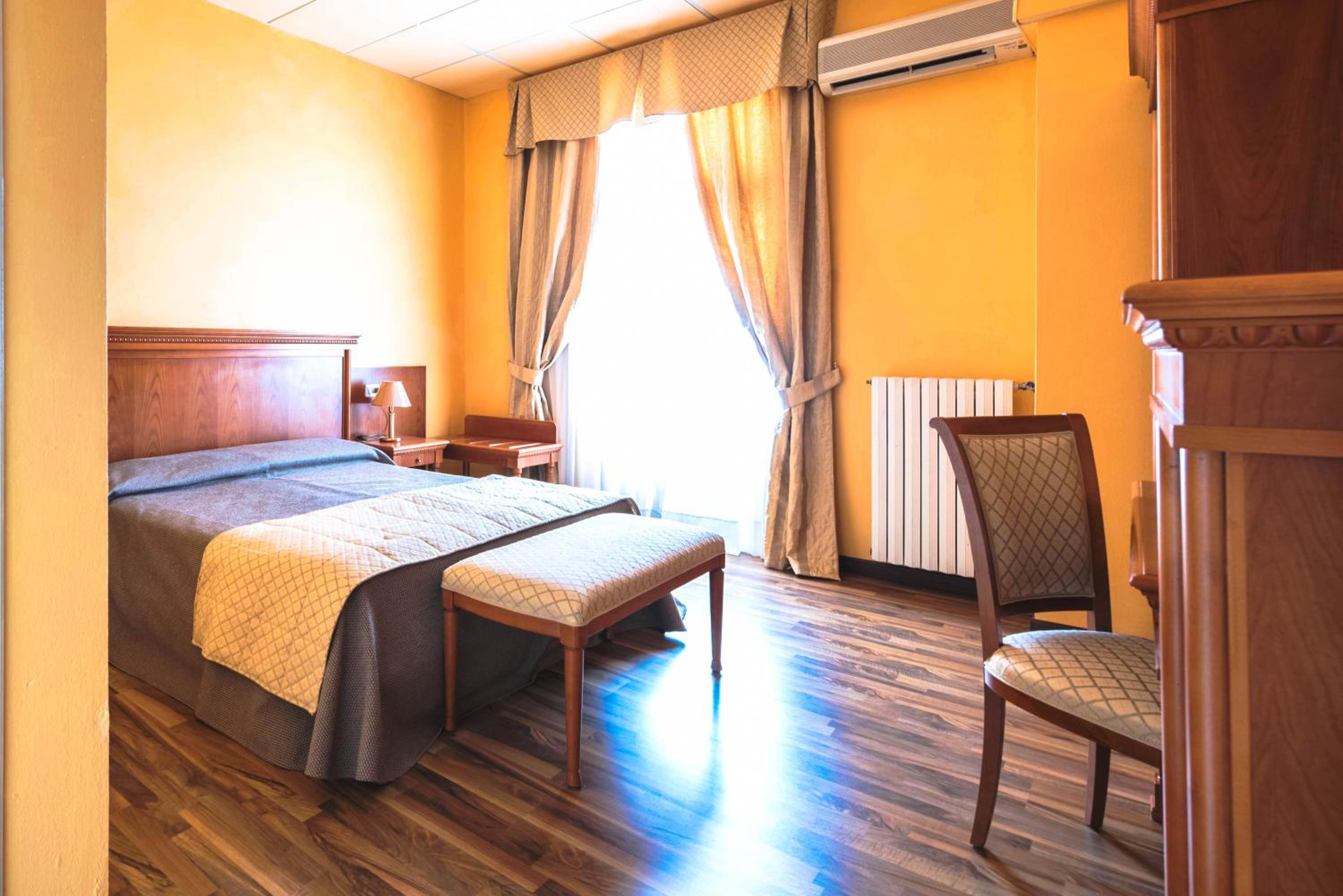 Superior Double or Twin Room - Photo 9