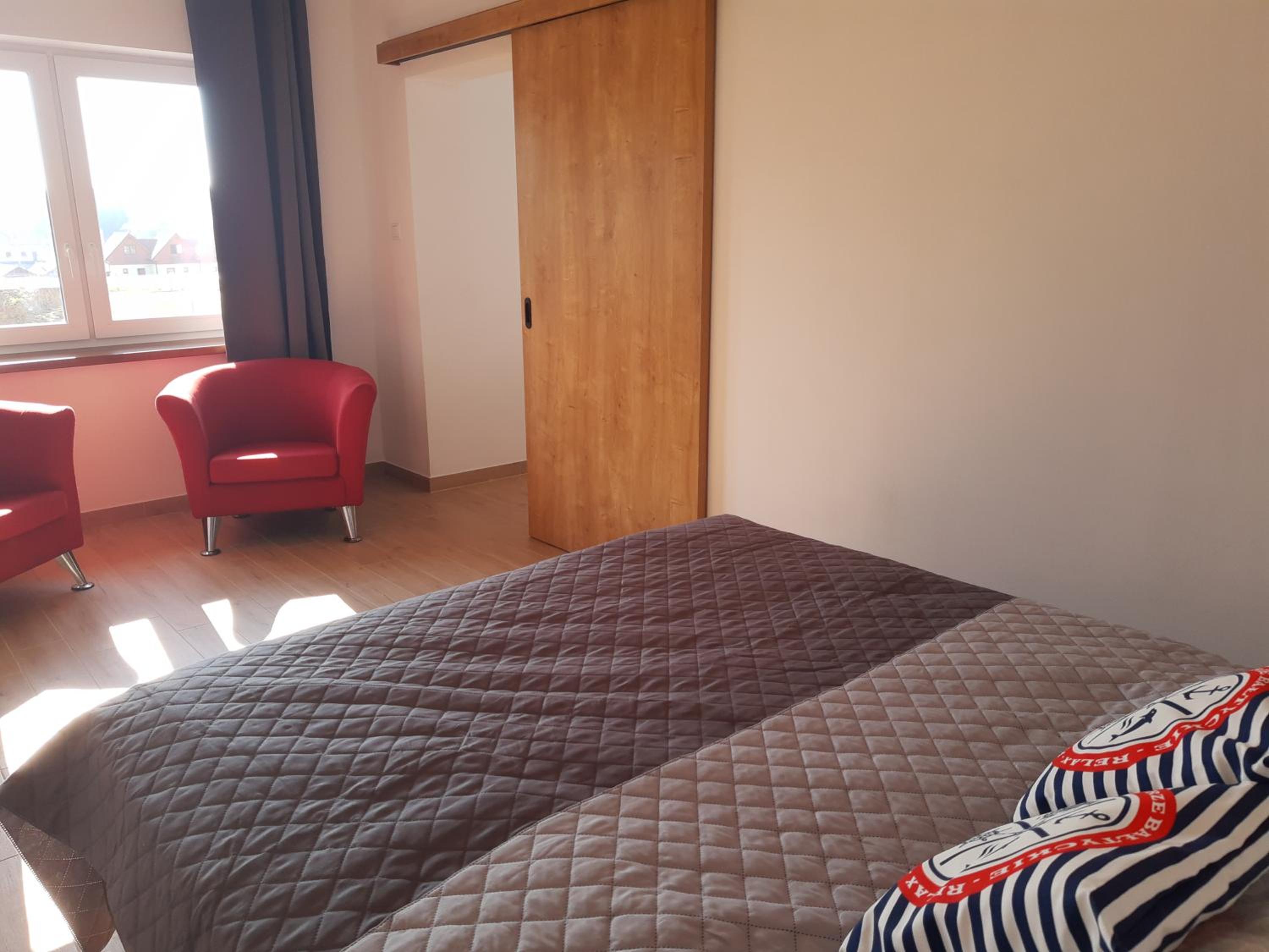 One-Bedroom Apartment - Photo 3