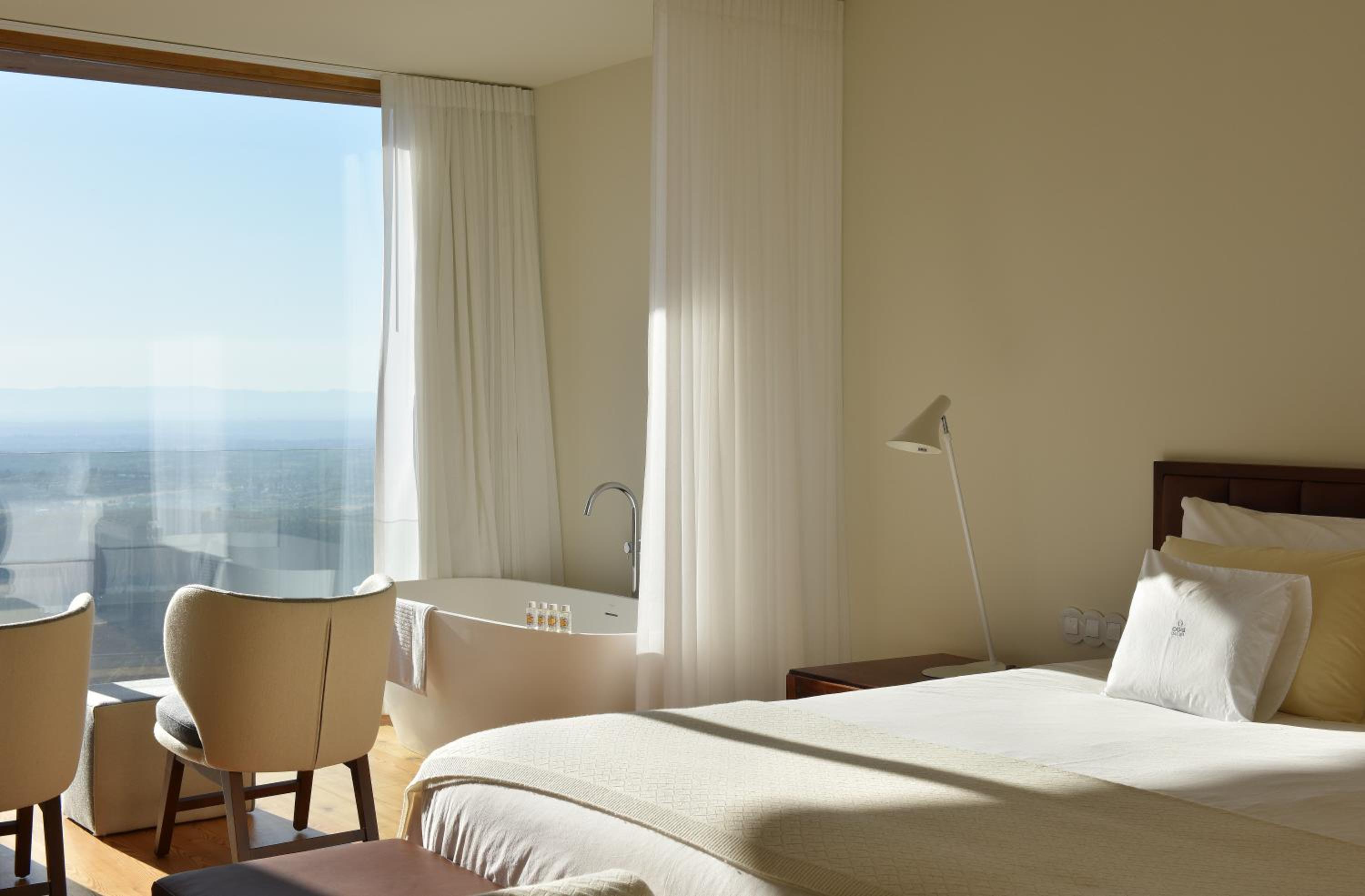 Deluxe Suite - Photo 1