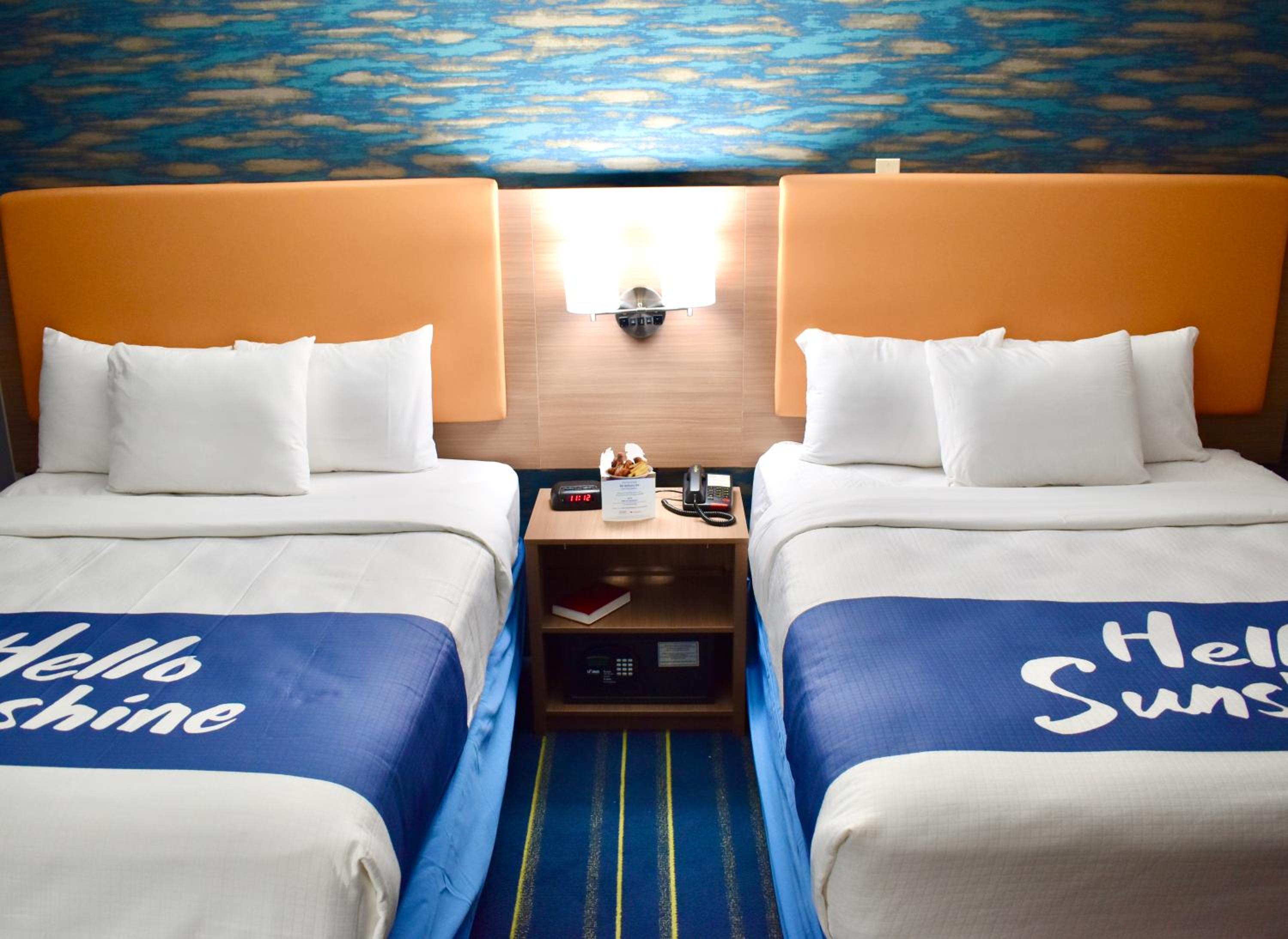 2 Queen Beds, Non-Smoking photo 2