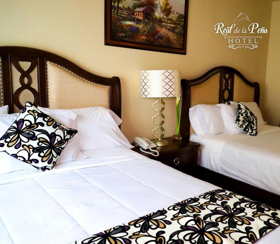 Deluxe Queen Room with Two Queen Beds - Photo 3