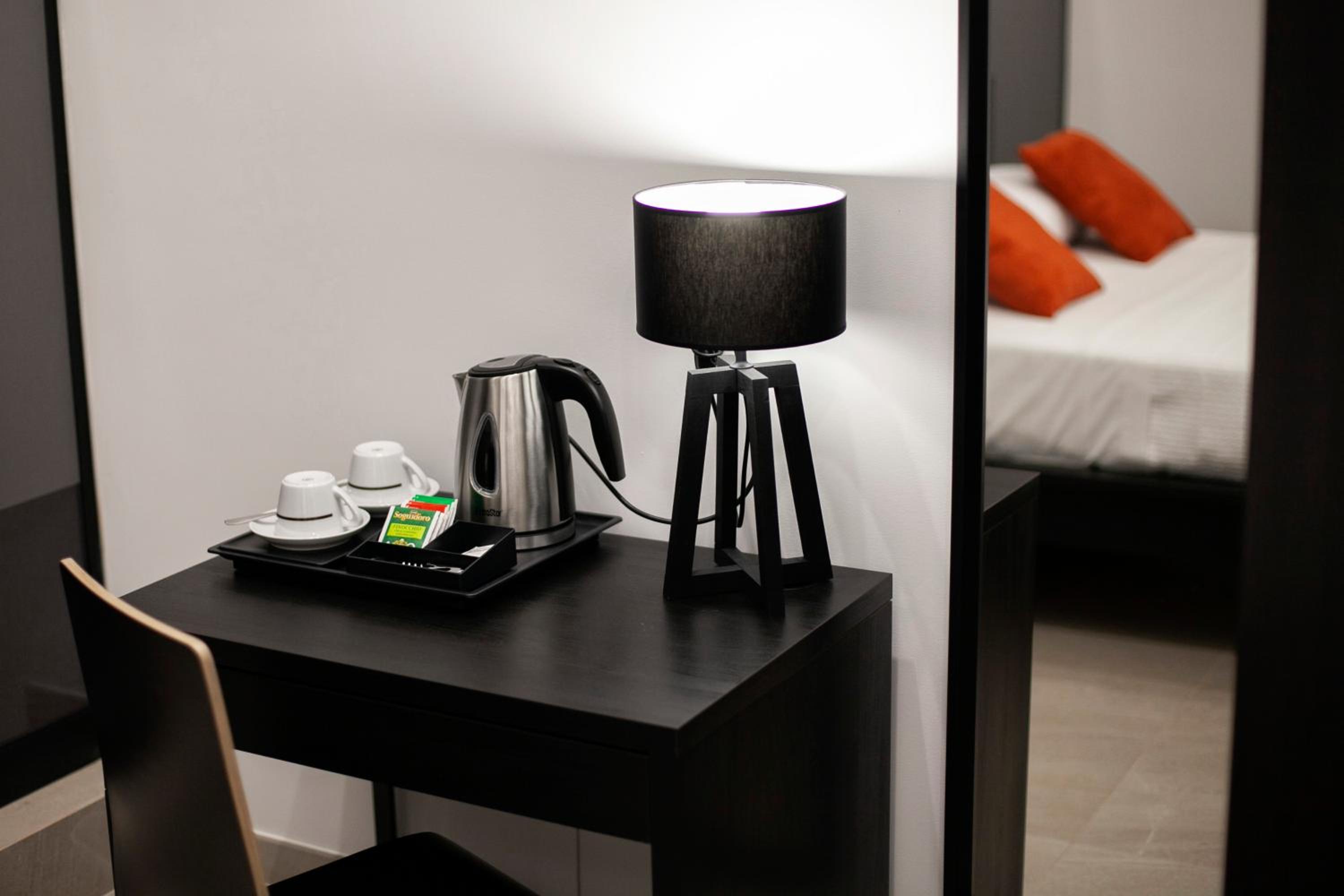 Double Room with Balcony - Photo 4