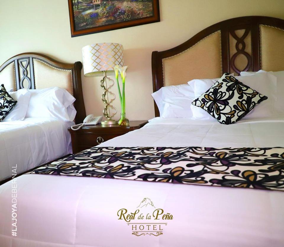 Deluxe Queen Room with Two Queen Beds - Photo 9