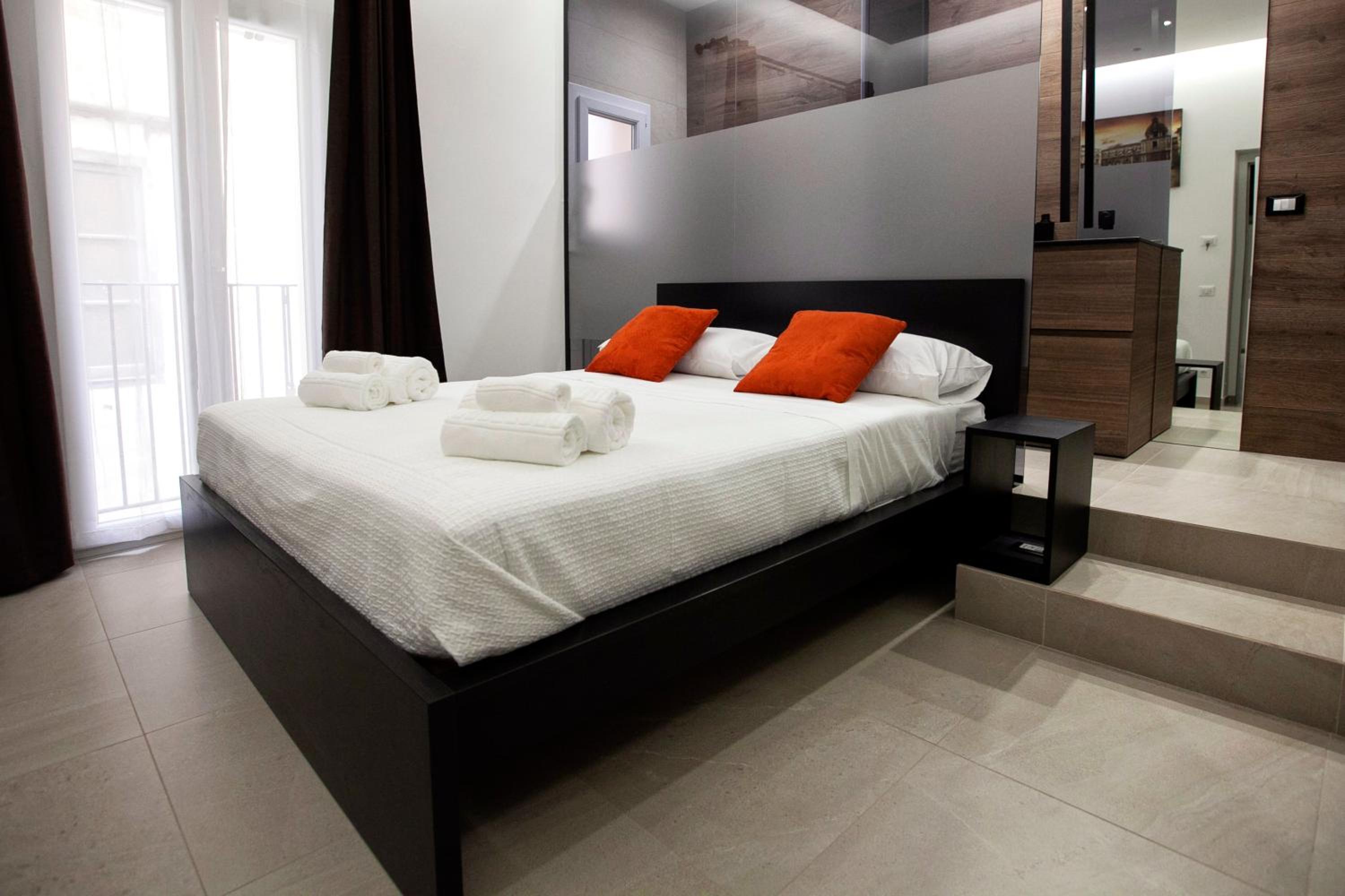 Double Room with Balcony - Photo 20