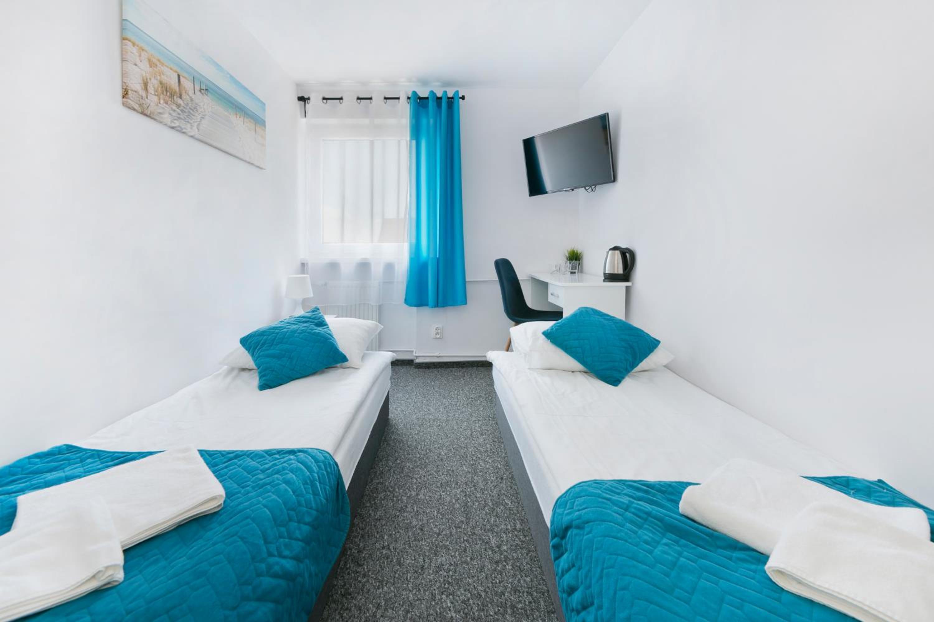 Economy Twin Room with External Shared Bathroom