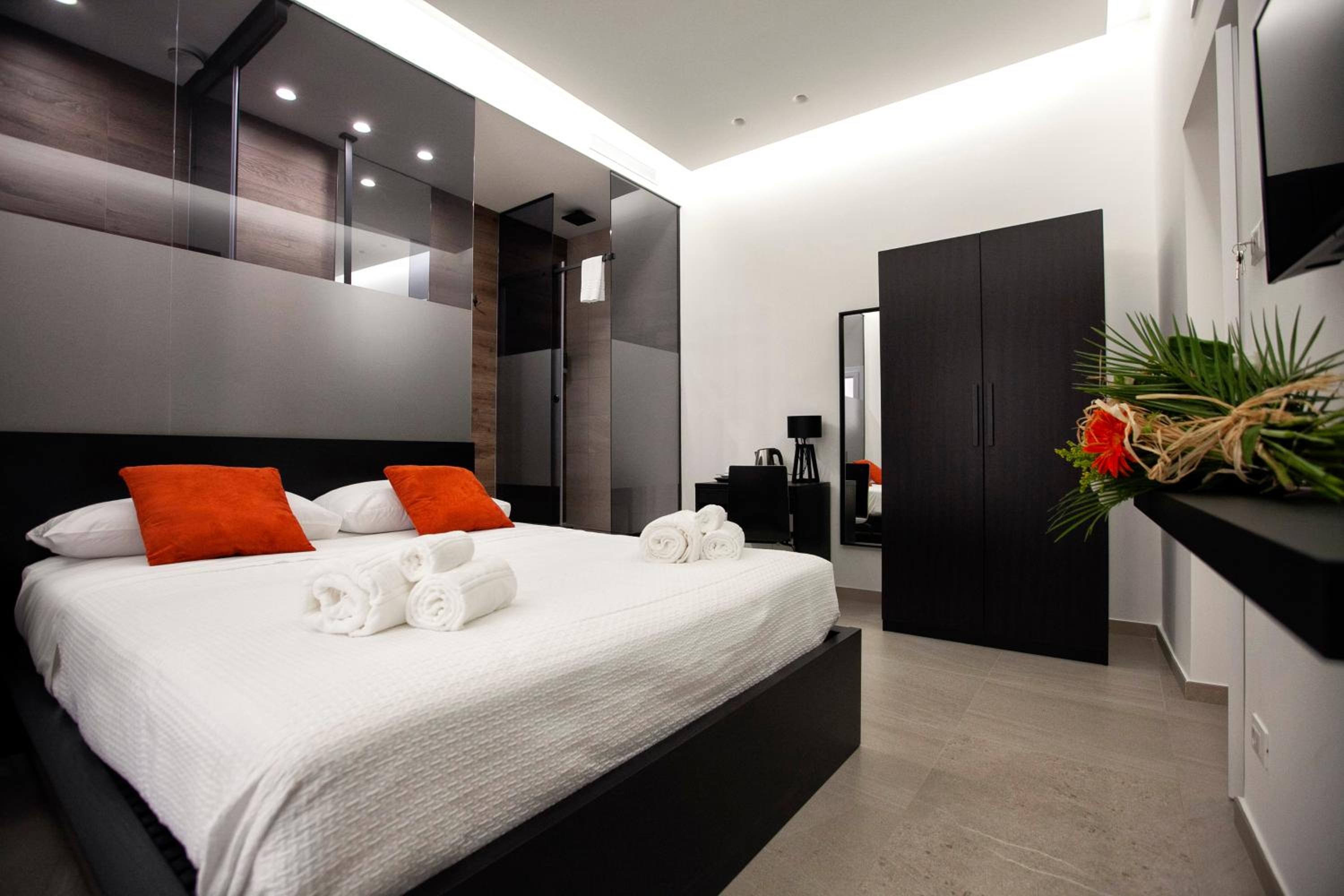 Double Room with Balcony - Photo 27