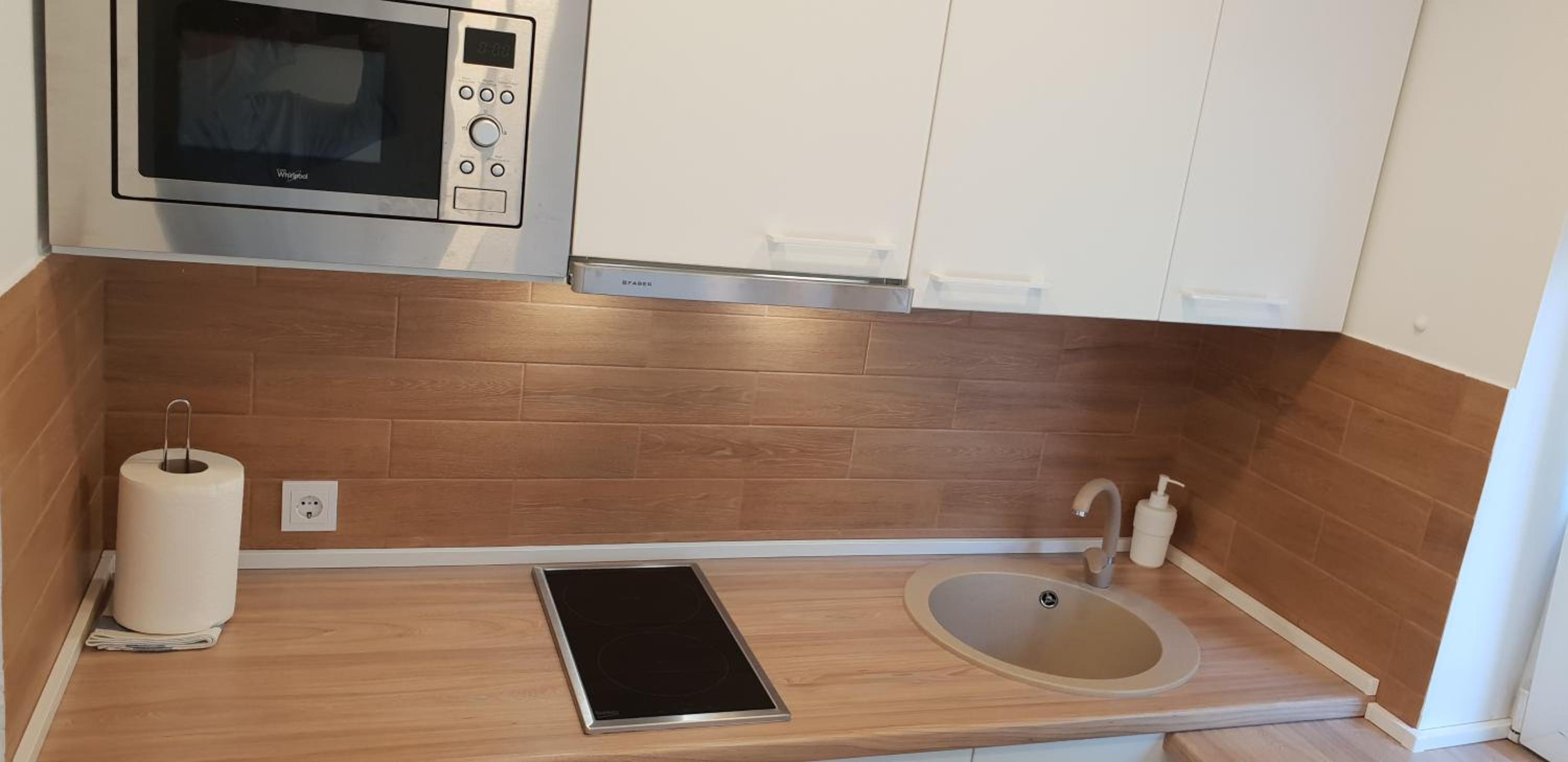 One-Bedroom Apartment - Photo 3