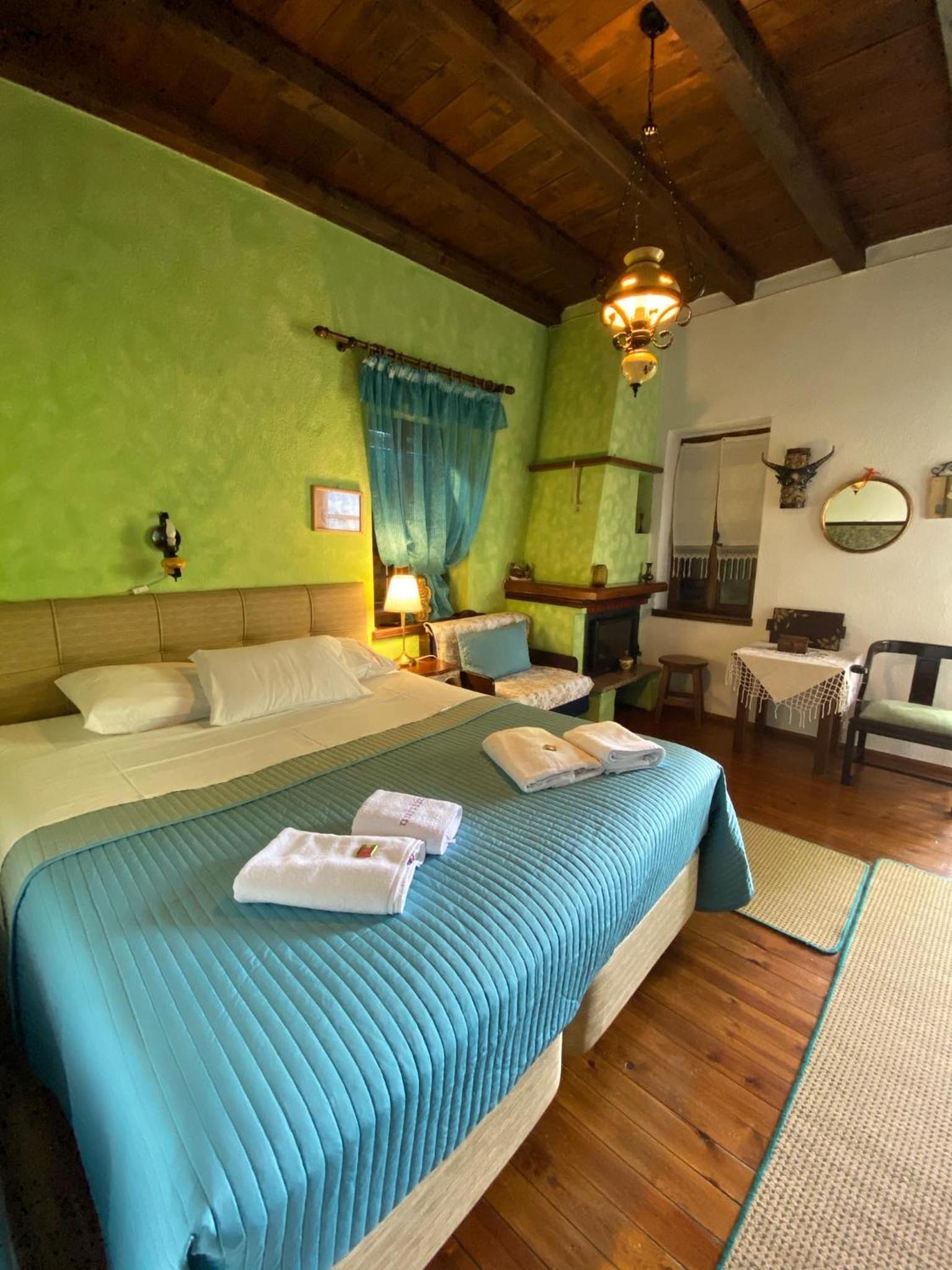 Double Room with Fireplace and Balcony - Photo 11
