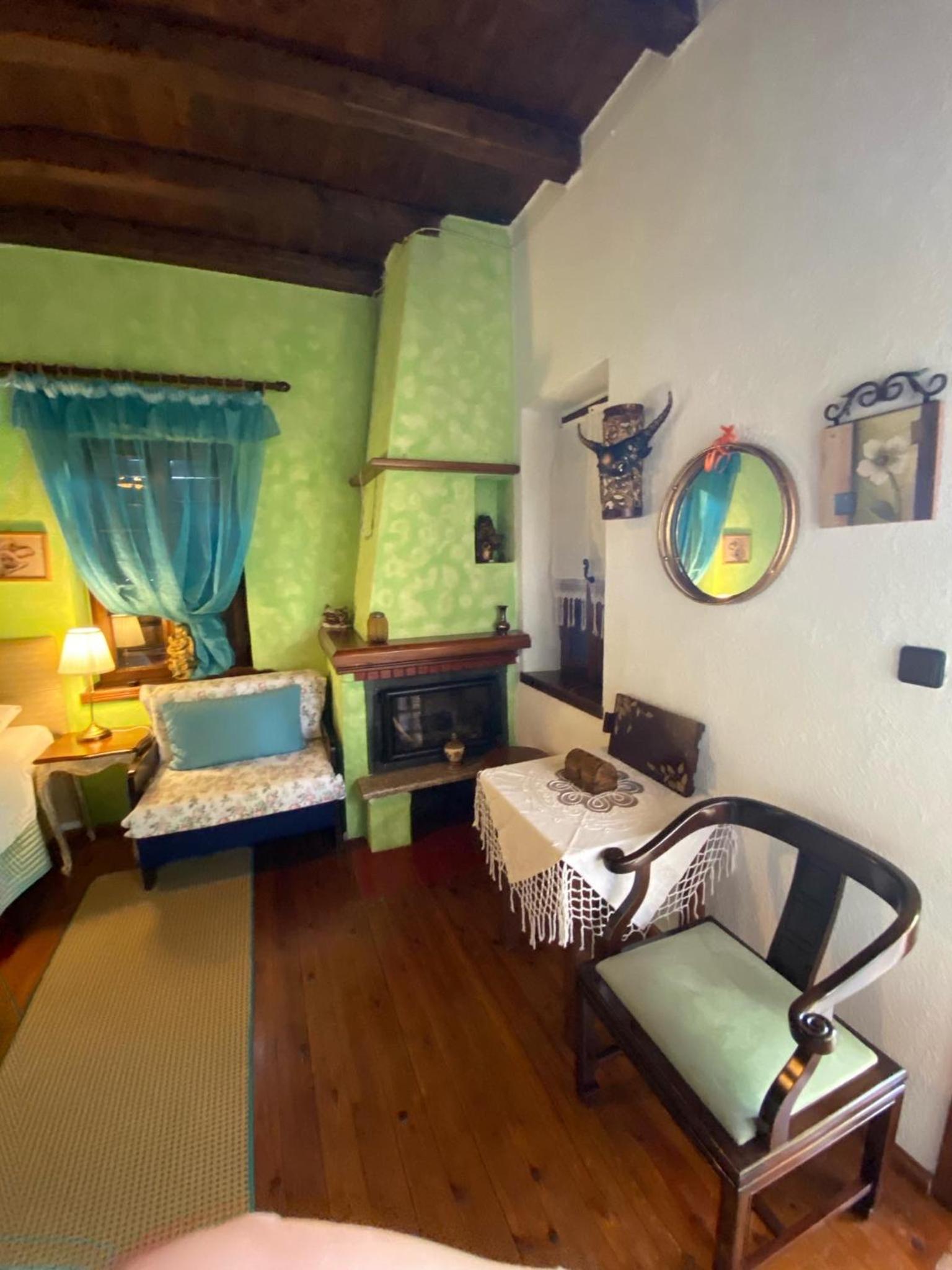 Double Room with Fireplace and Balcony - Photo 9