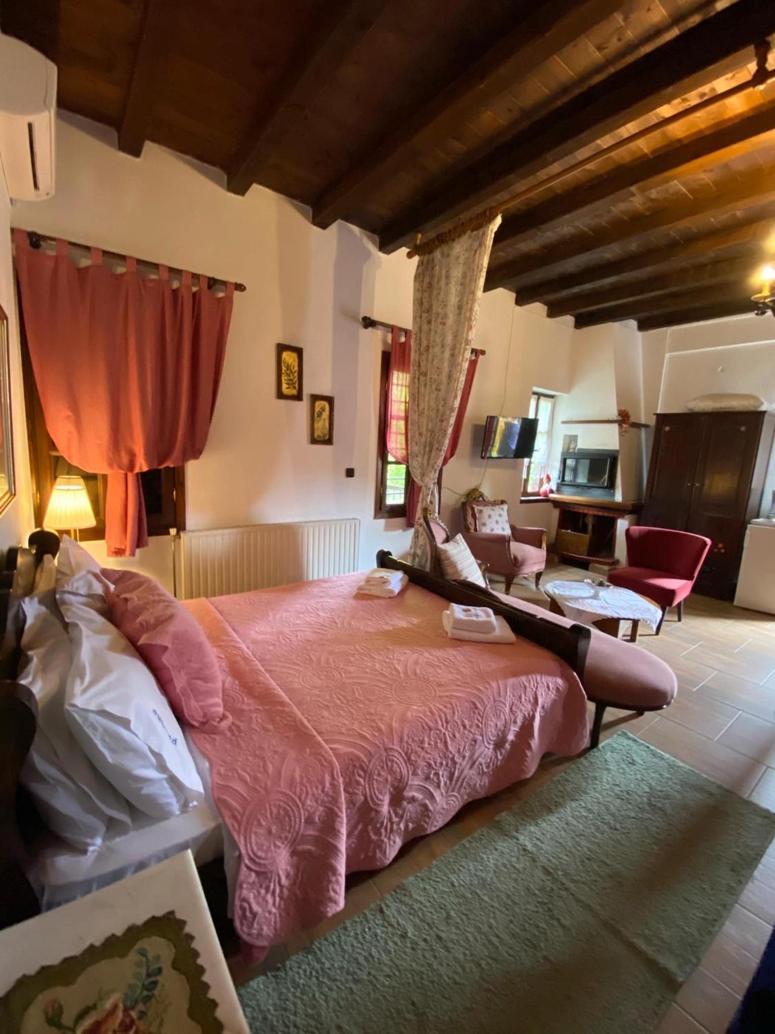 Quadruple Room with Fireplace - Photo 1