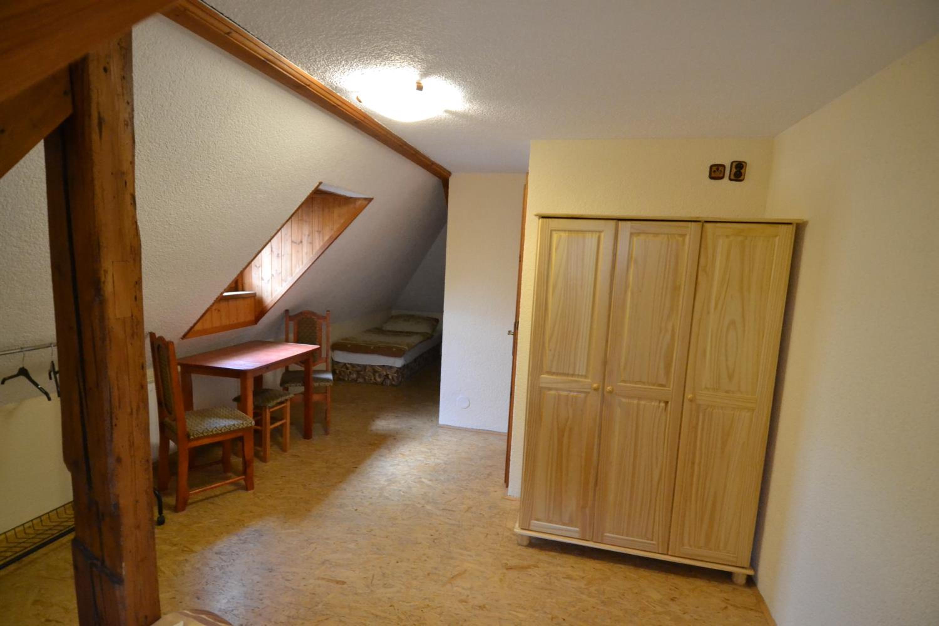Quadruple Room with Shared Bathroom photo 2