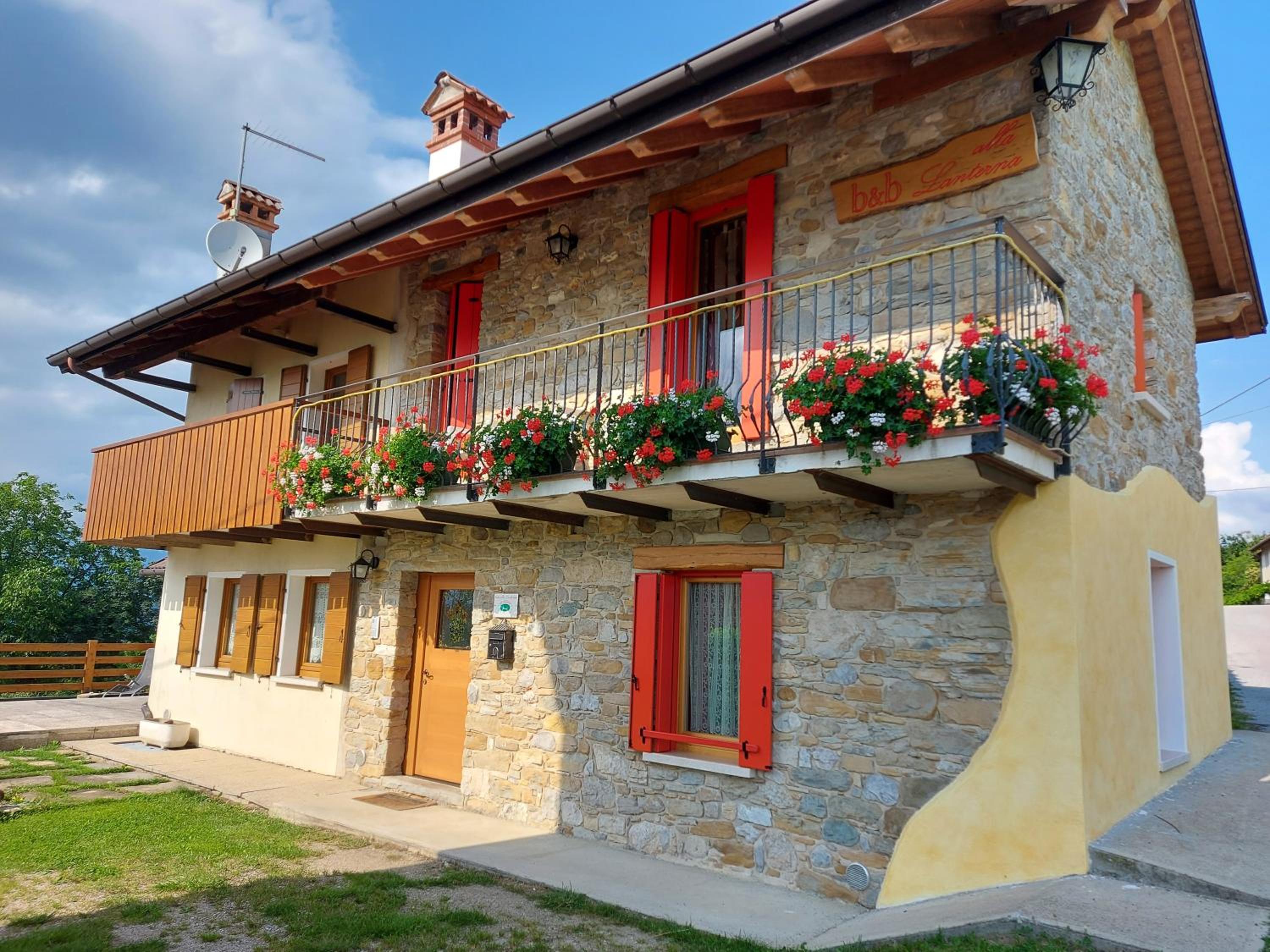 Deluxe Double or Twin Room with Mountain View photo 2