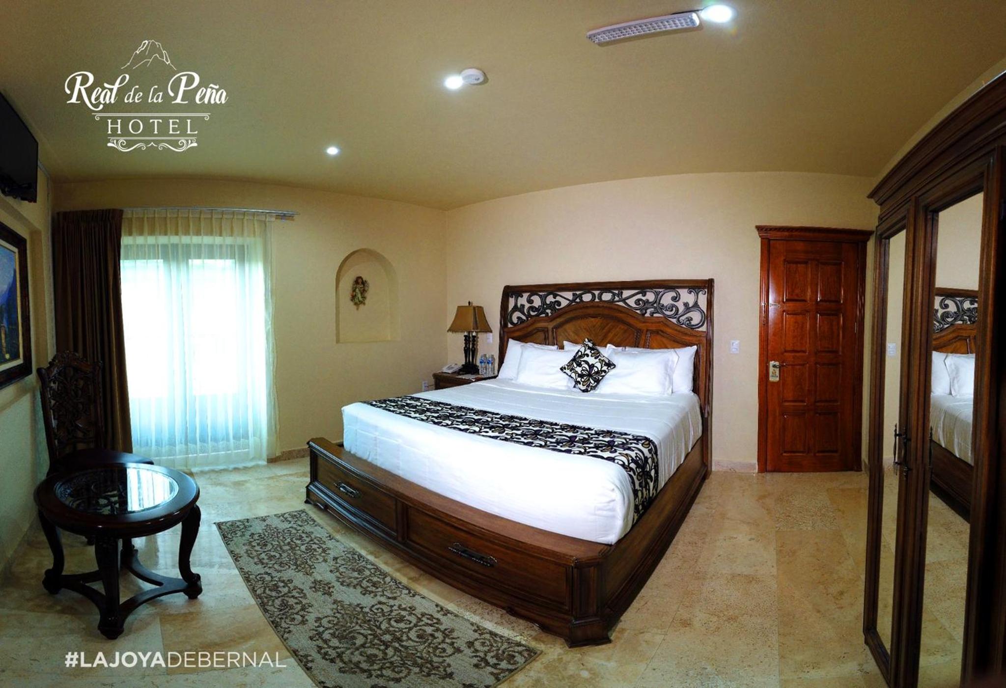 Deluxe King Room - Photo 2