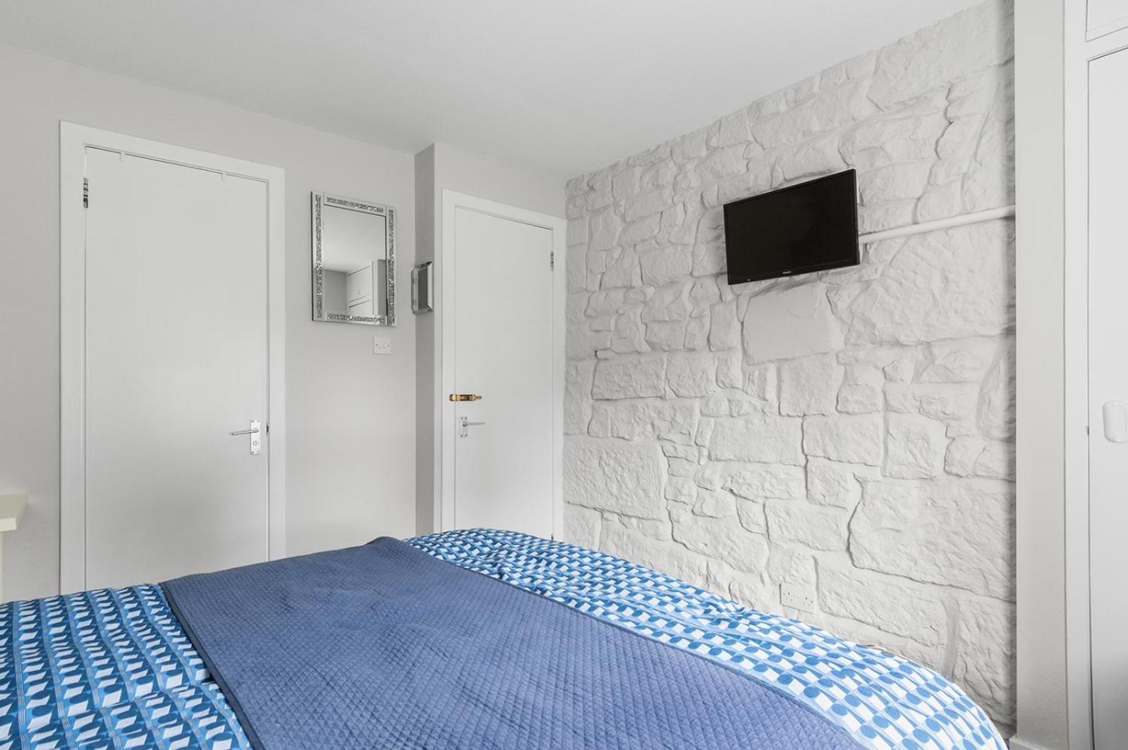Double Room with Garden View - Photo 2